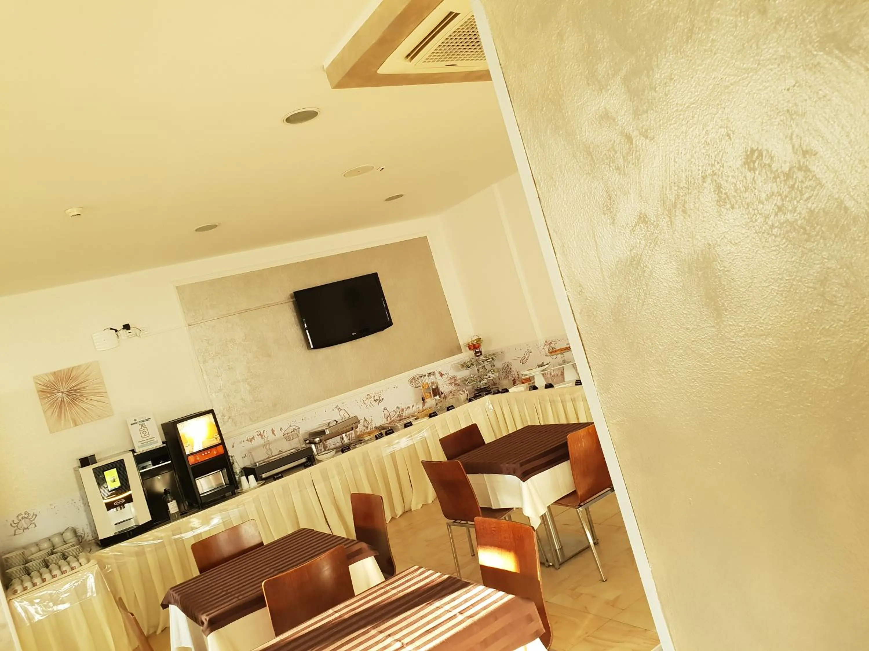 Restaurant/places to eat in HOTEL DIAMANTE