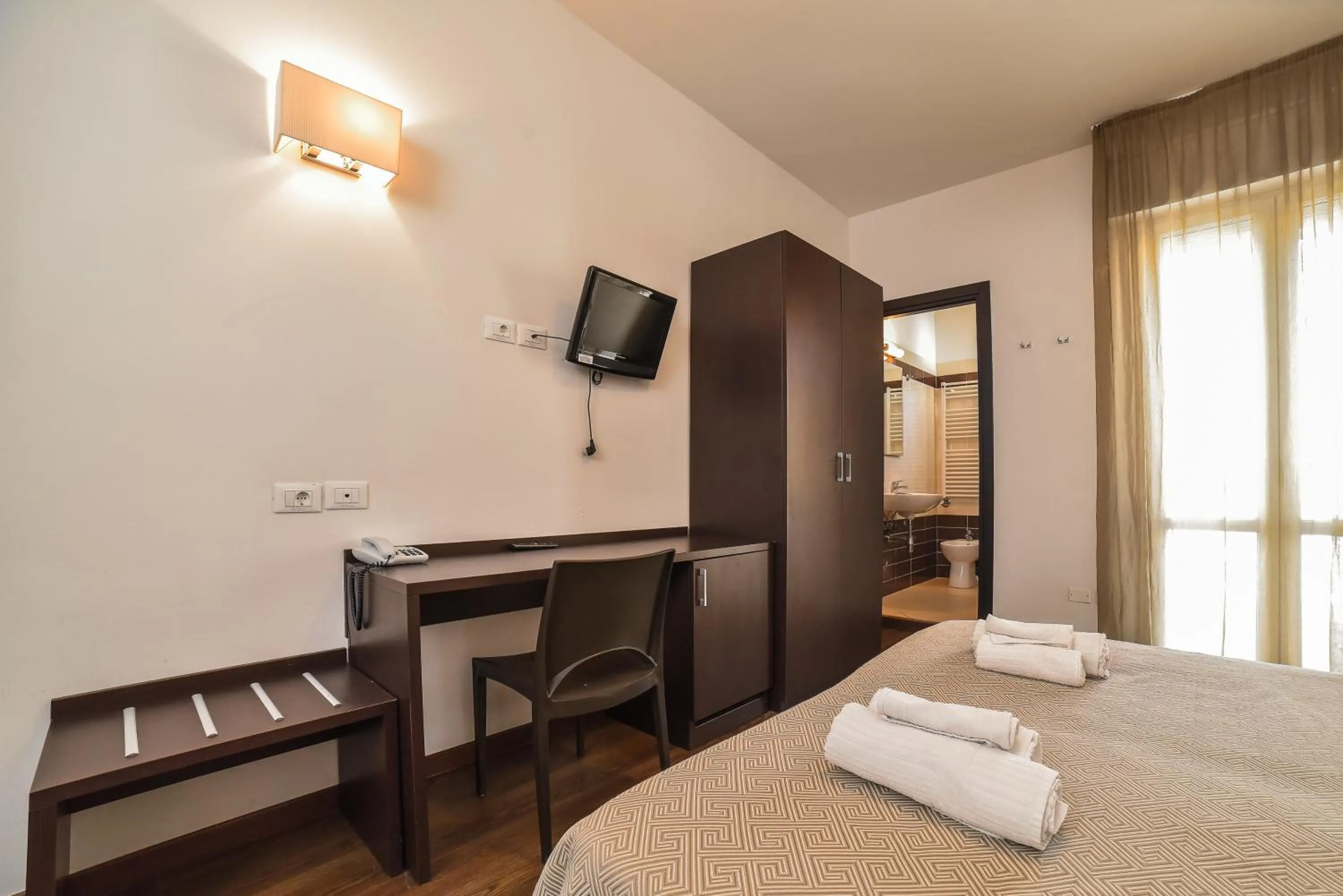 Photo of the whole room in HOTEL DIAMANTE