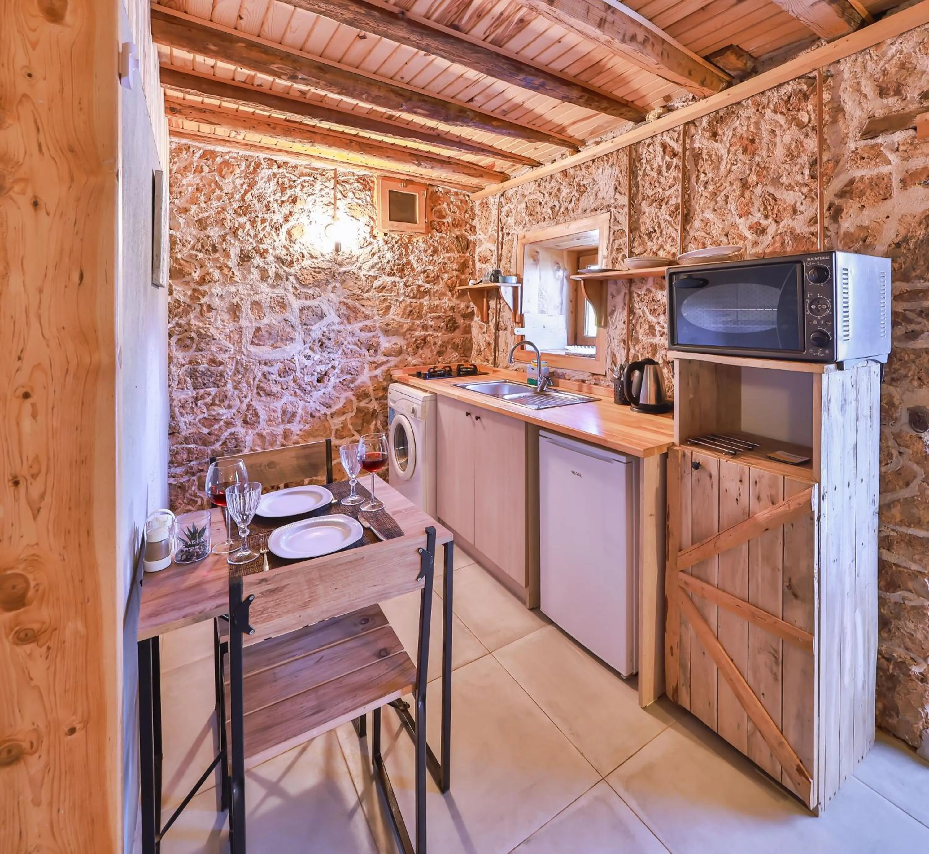Dining area in Bademlique Stone Rooms