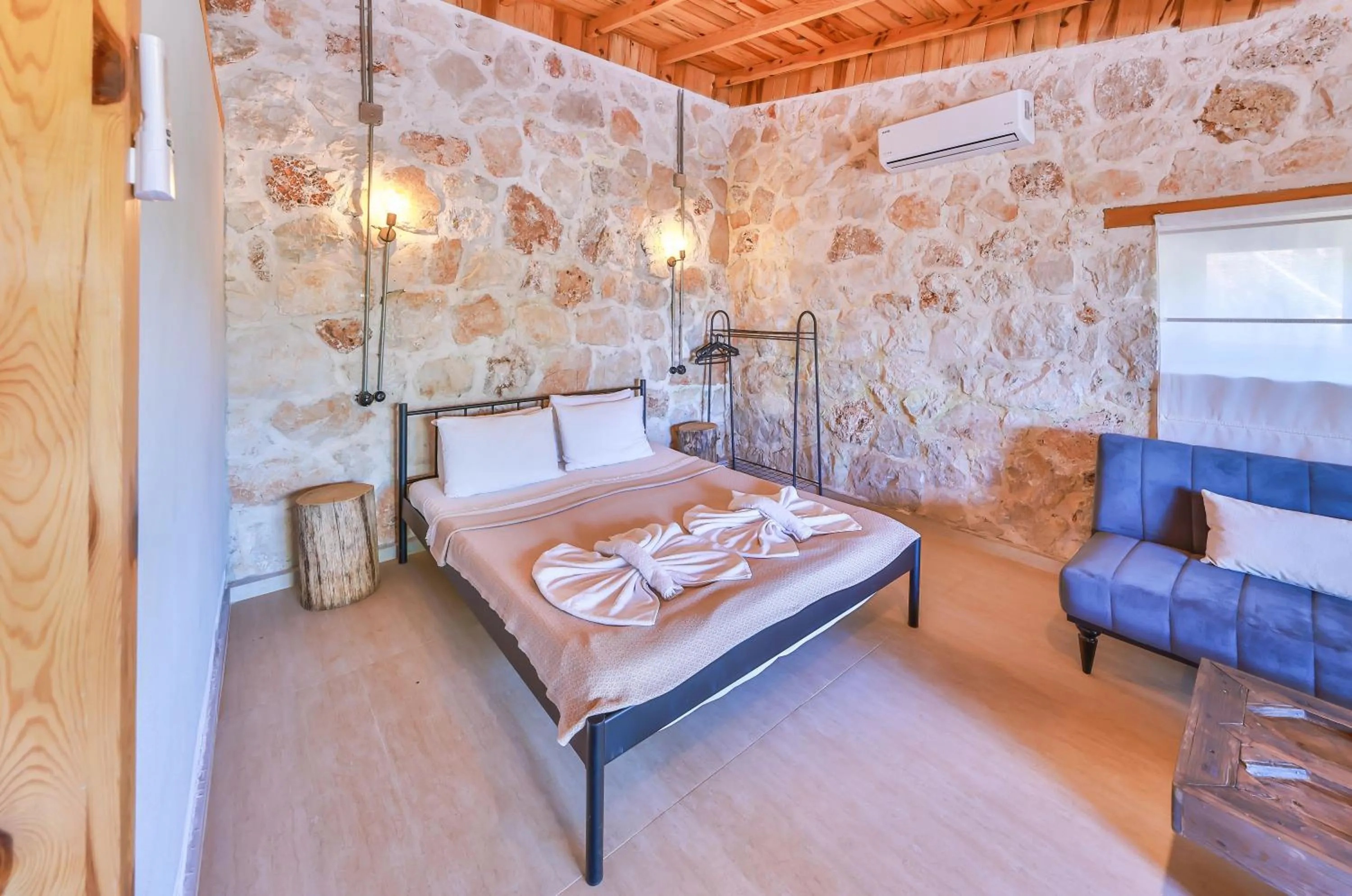 Living room, Bed in Bademlique Stone Rooms