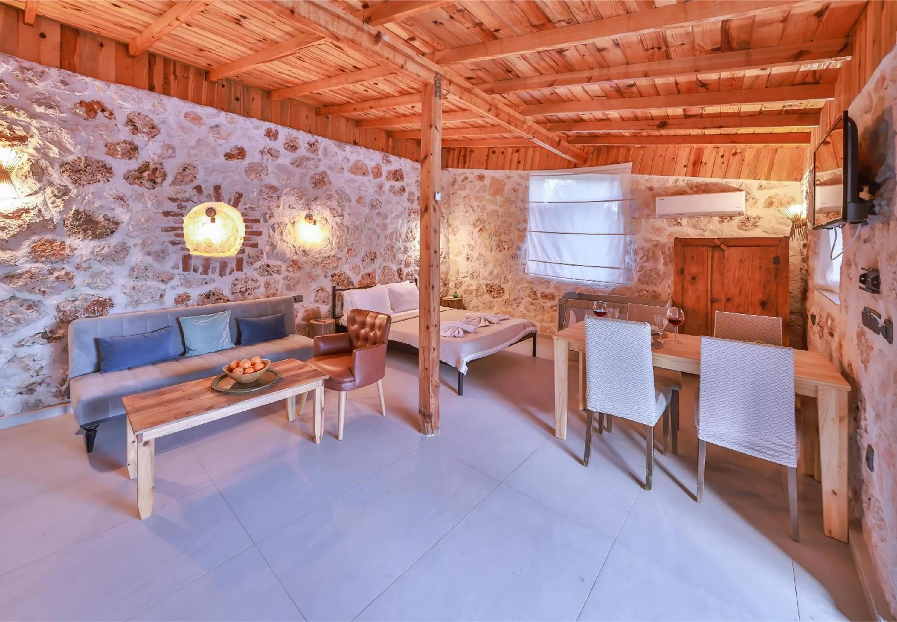 TV and multimedia in Bademlique Stone Rooms