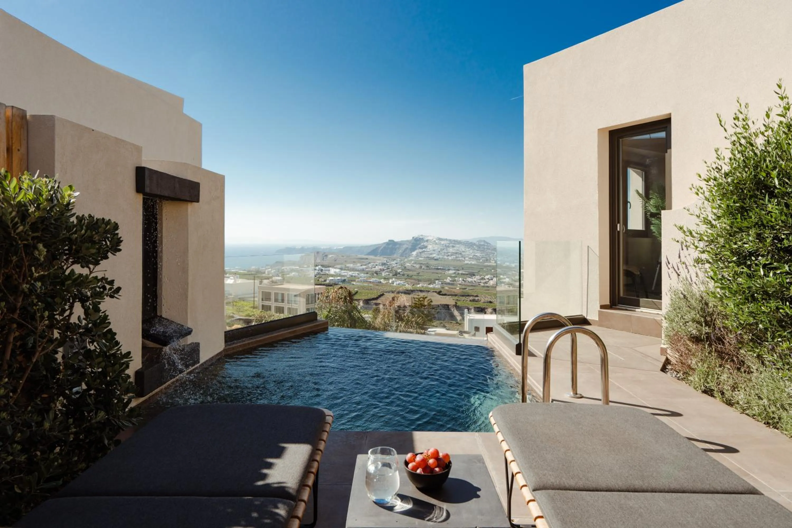 Property building in Apikia Santorini