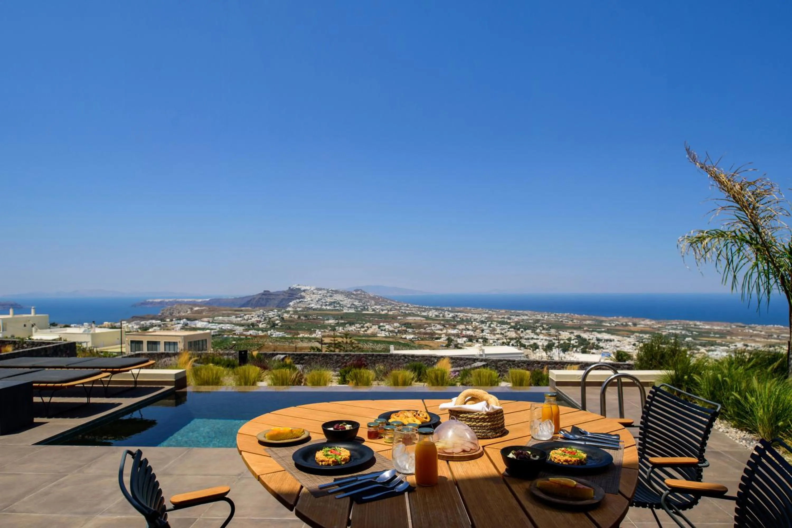 Patio in Apikia Santorini