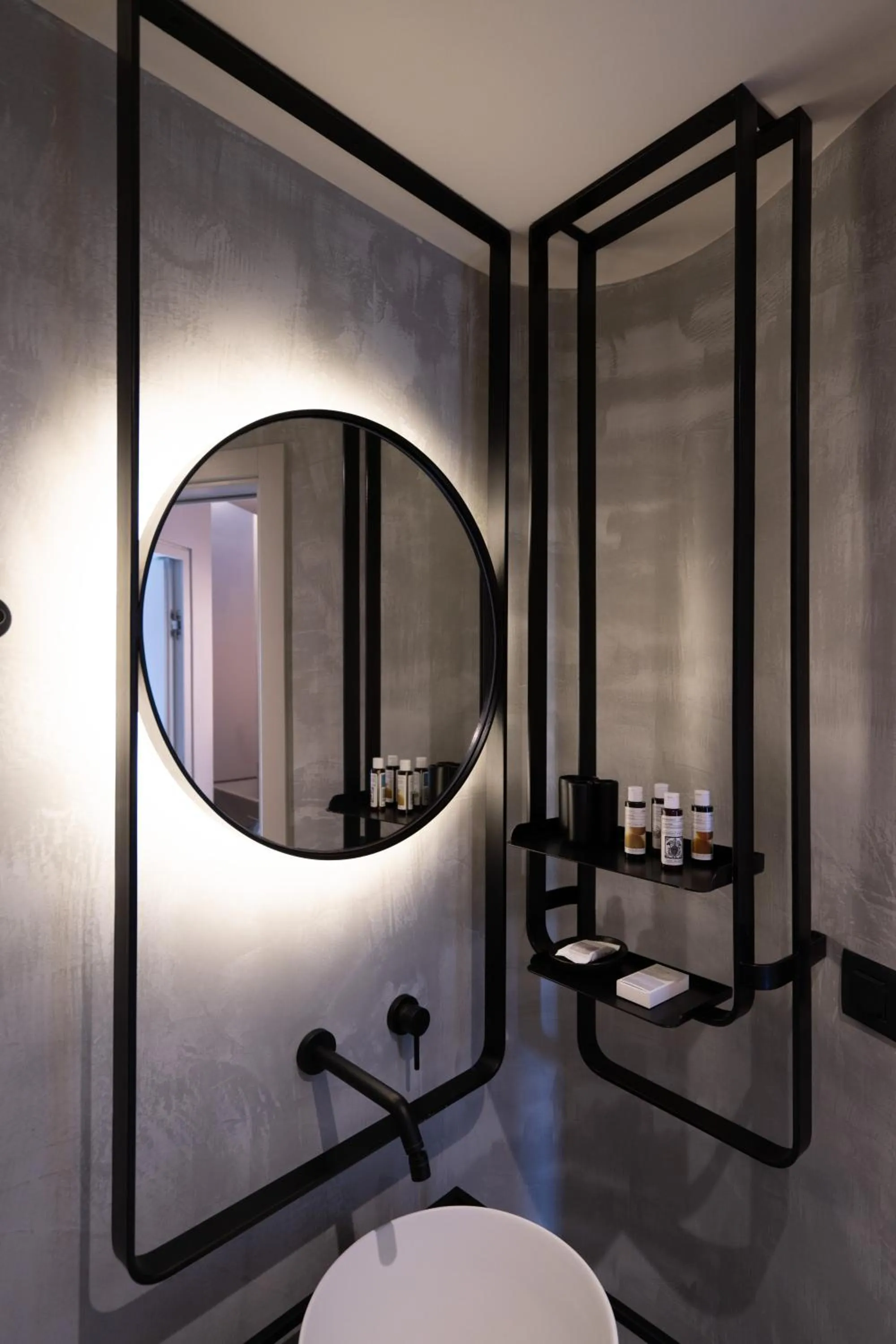 Shower in Apikia Santorini