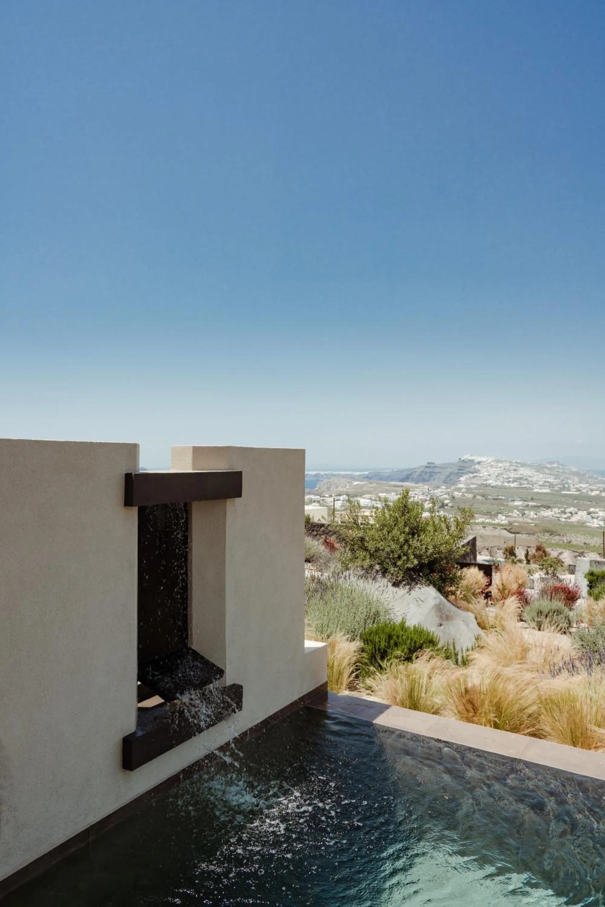 Property building in Apikia Santorini