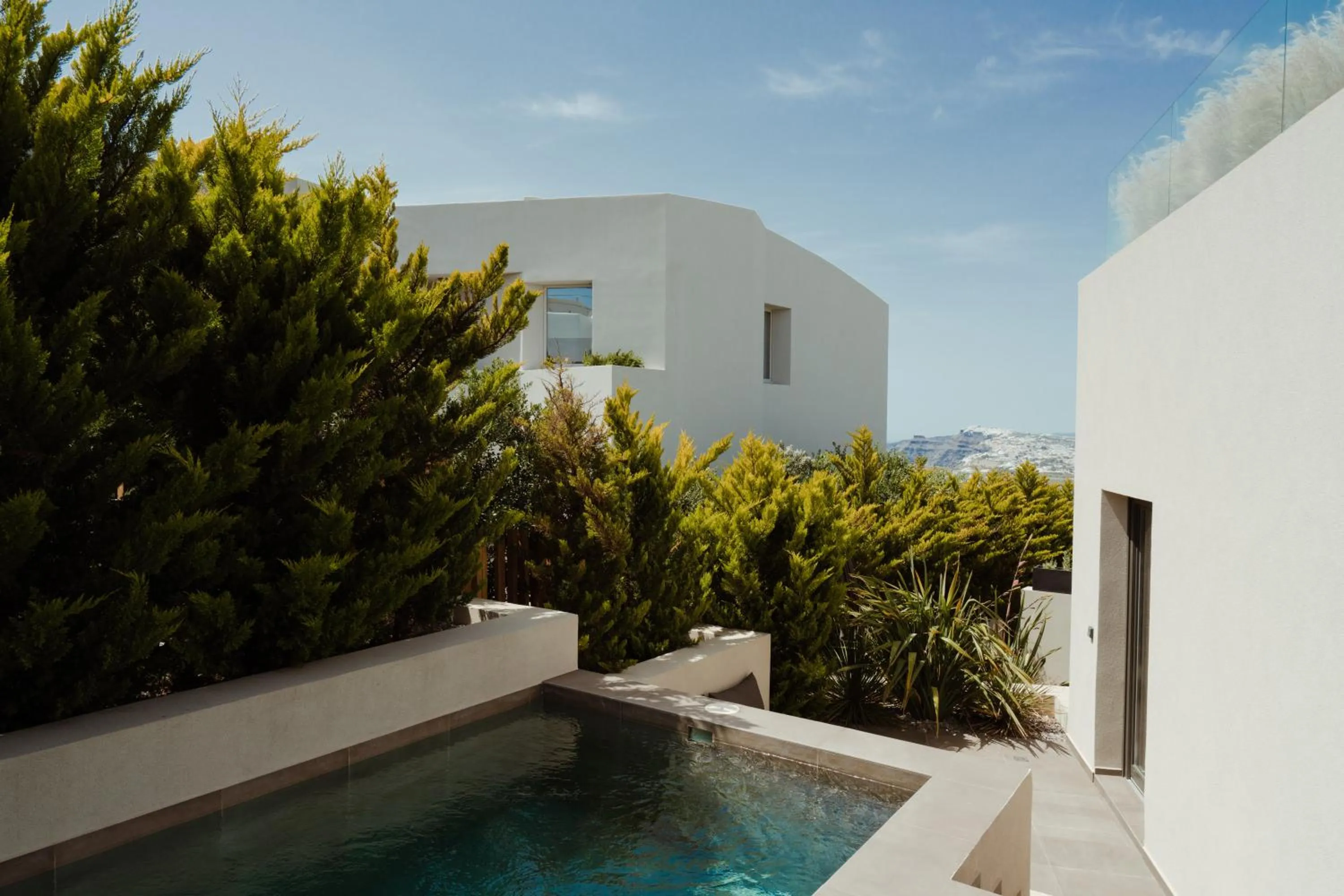 Property building in Apikia Santorini