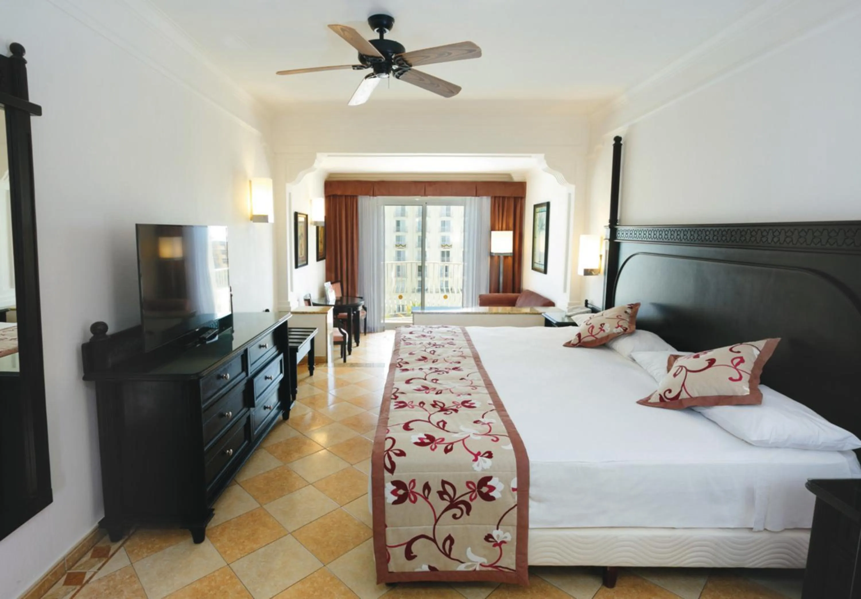 Bed in Riu Palace Aruba - All Inclusive