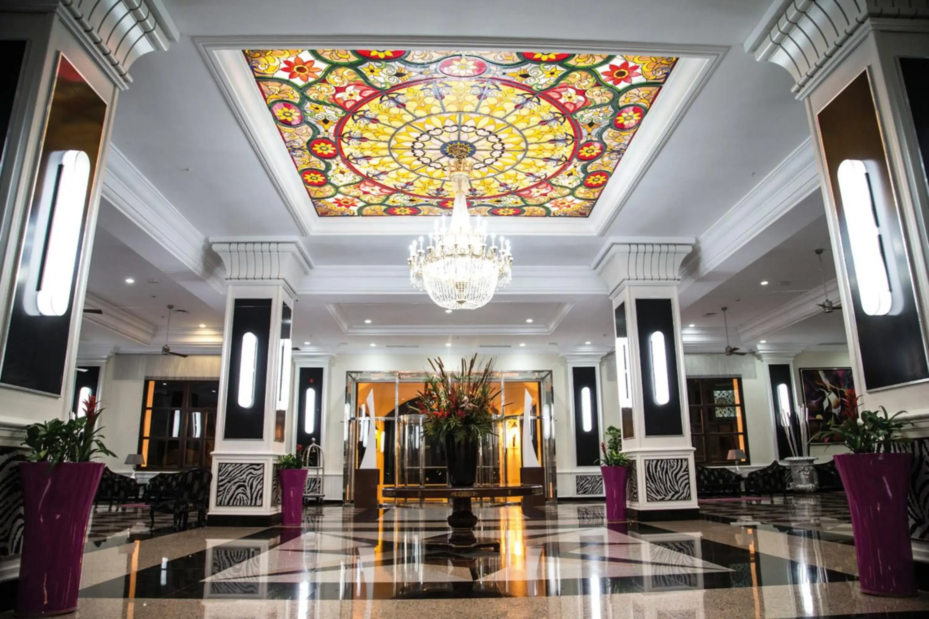Facade/entrance in Riu Palace Aruba - All Inclusive Facade/entrance in Riu Palace Aruba - All Inclusive