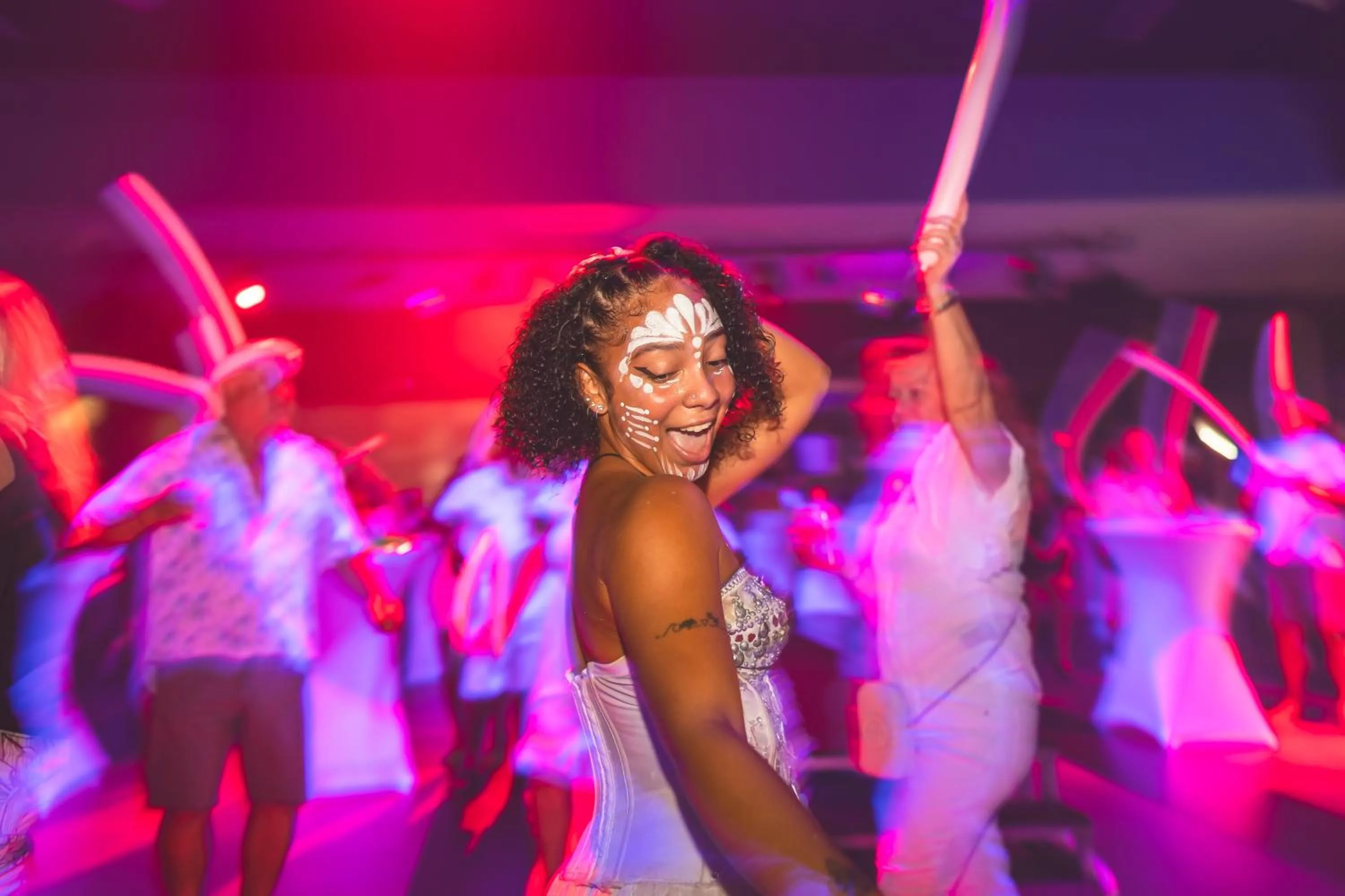 Evening entertainment in Riu Palace Aruba - All Inclusive