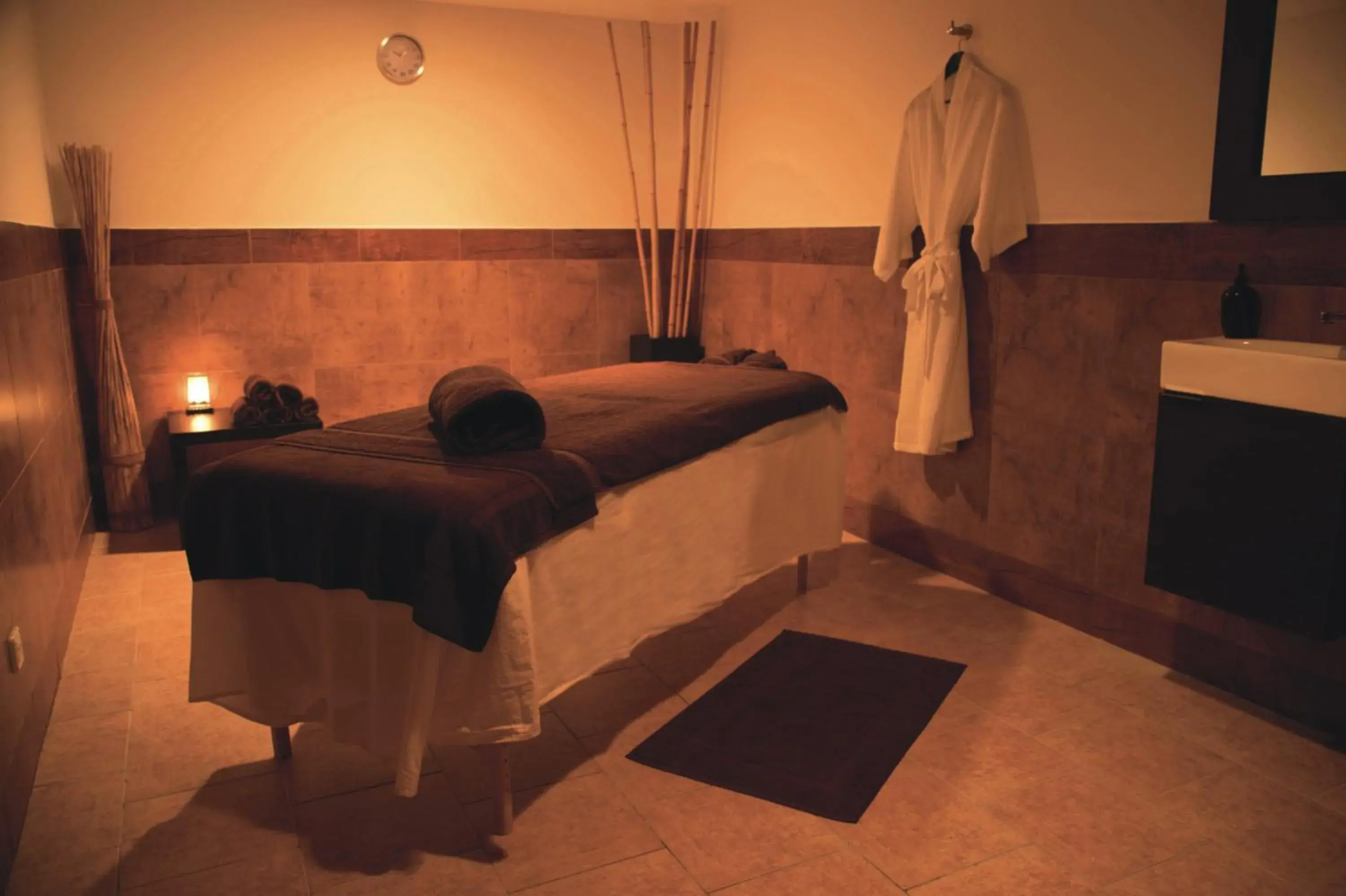 Massage, Bed in Riu Palace Aruba - All Inclusive Massage, Bed in Riu Palace Aruba - All Inclusive