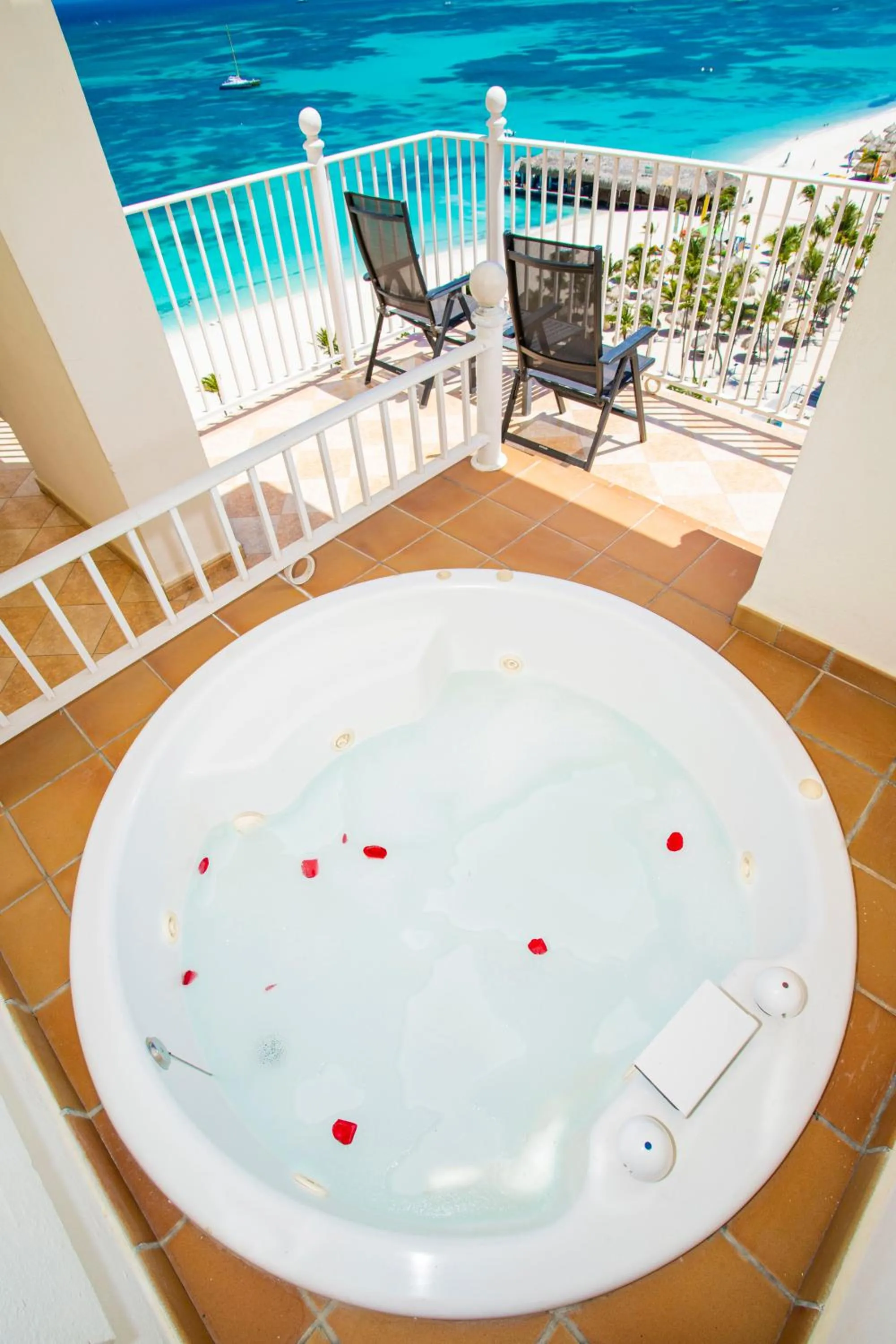 Hot Tub in Riu Palace Aruba - All Inclusive