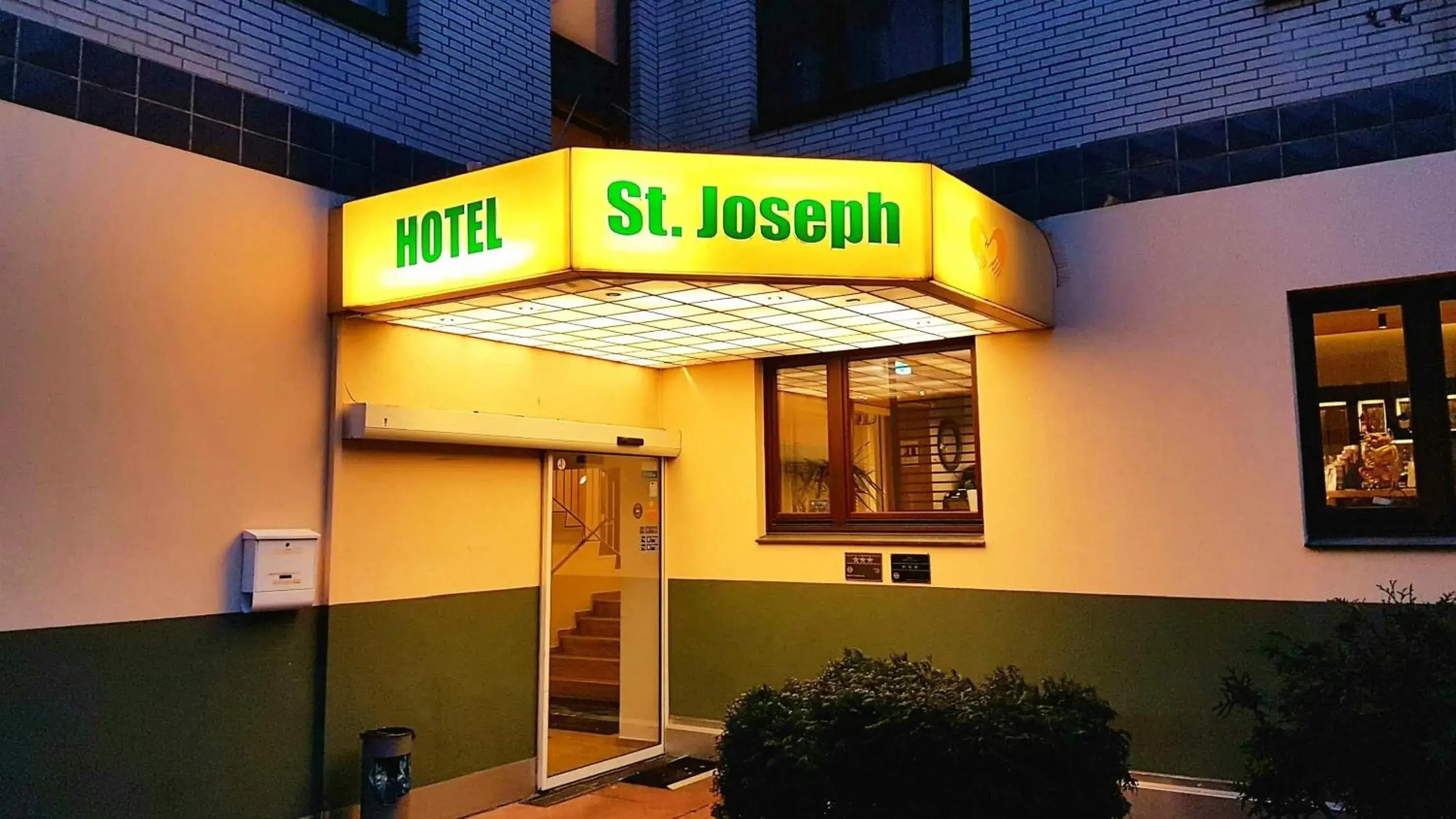 Property building in St.Joseph Hotel Hamburg - Reeperbahn St.Pauli Kiez Property building in St.Joseph Hotel Hamburg - Reeperbahn St.Pauli Kiez