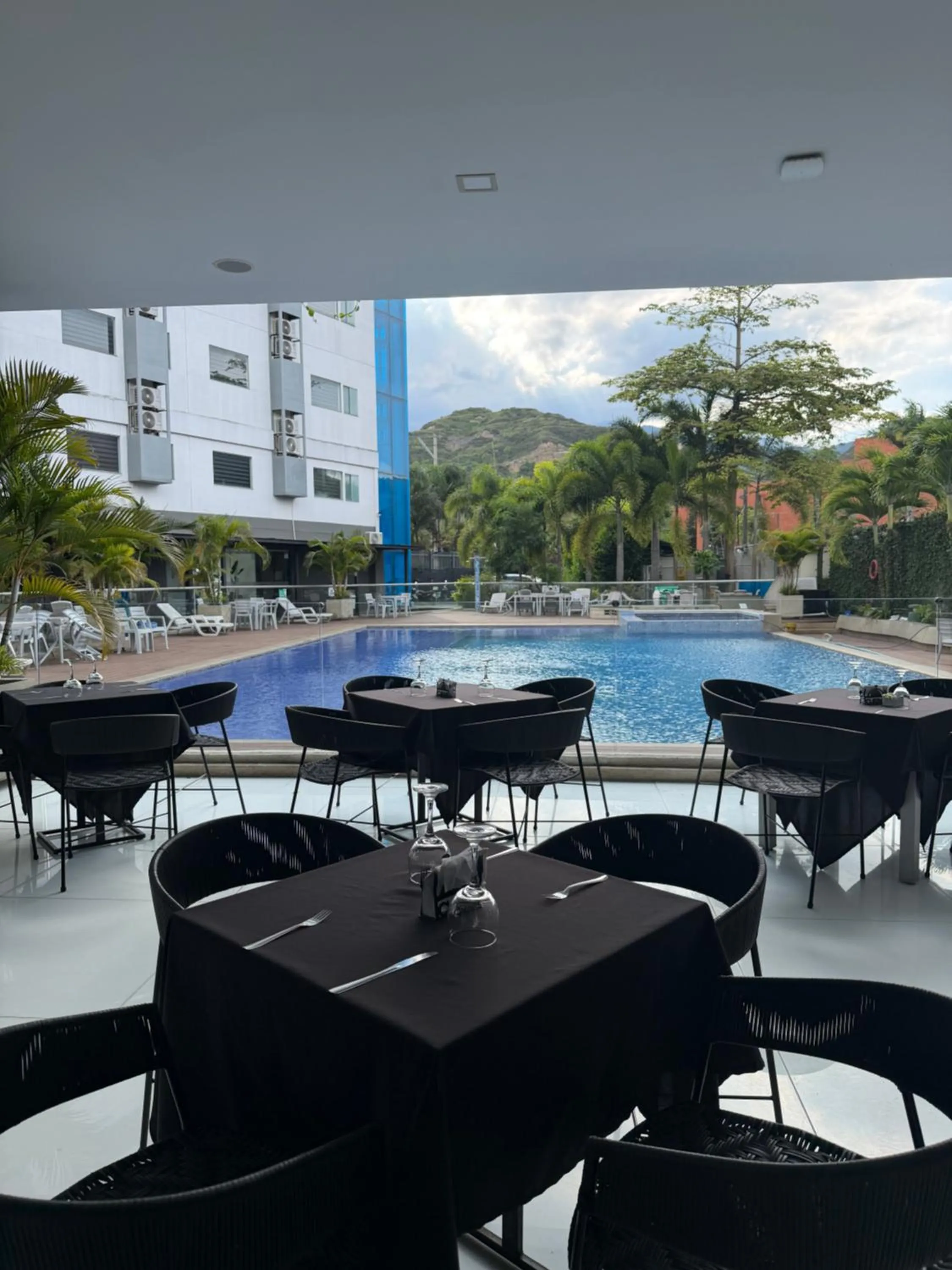 Restaurant/places to eat in Hotel Blue 66
