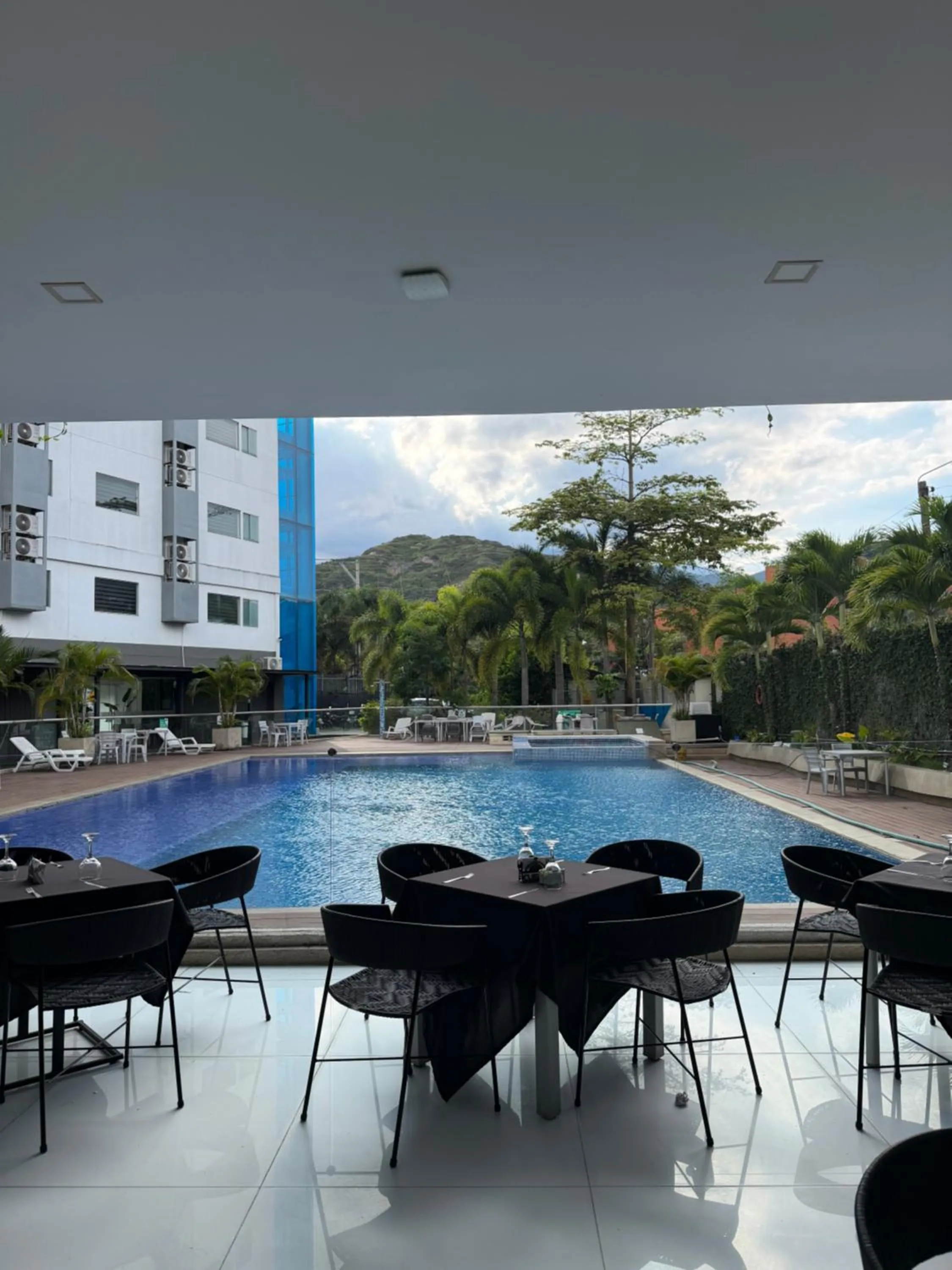 Restaurant/places to eat in Hotel Blue 66