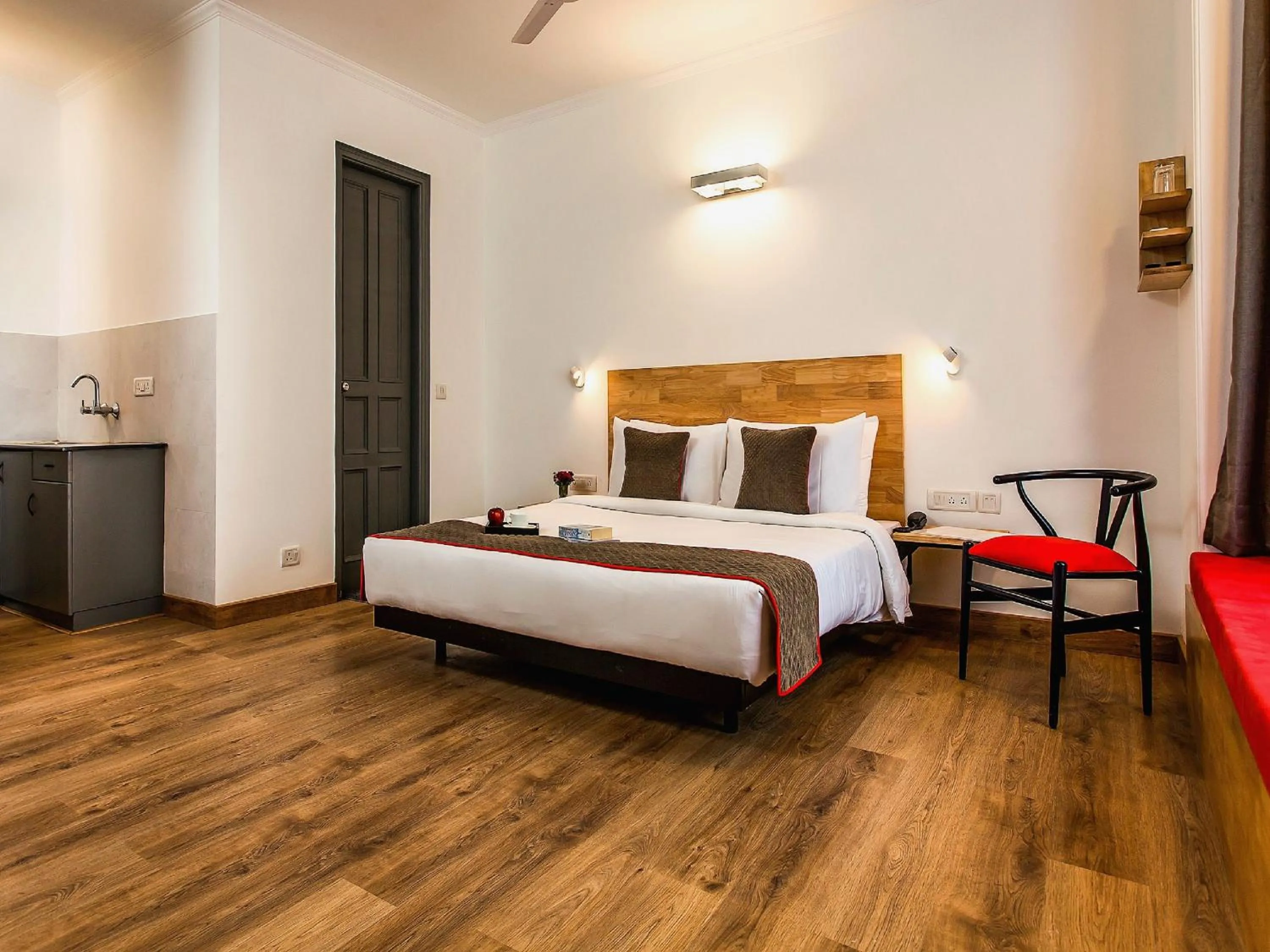 Bedroom, Bed in Super OYO 76438 hotel APS INN