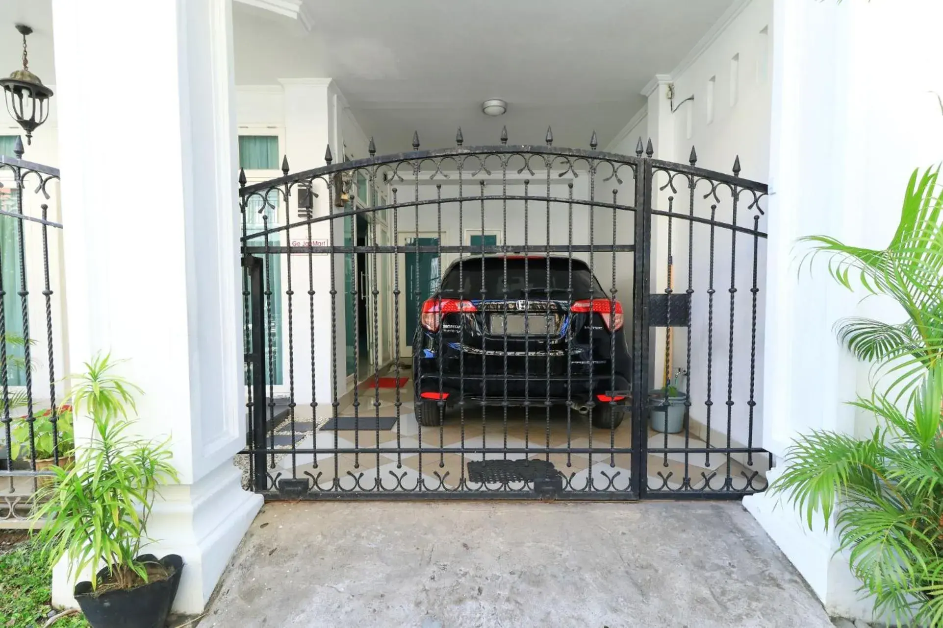 Property building in Ge JacMart Homestay Makassar Property building in Ge JacMart Homestay Makassar