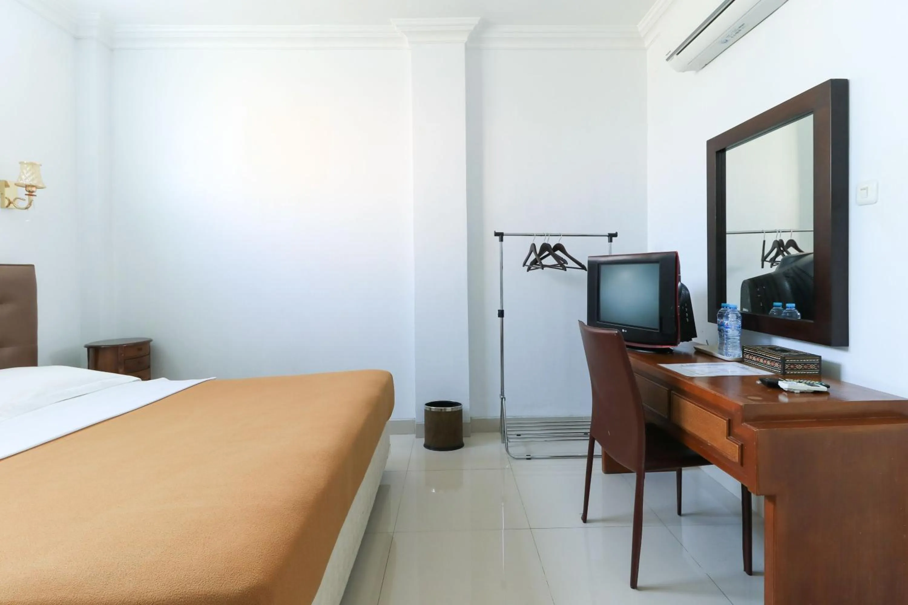 Photo of the whole room, Bed in Ge JacMart Homestay Makassar