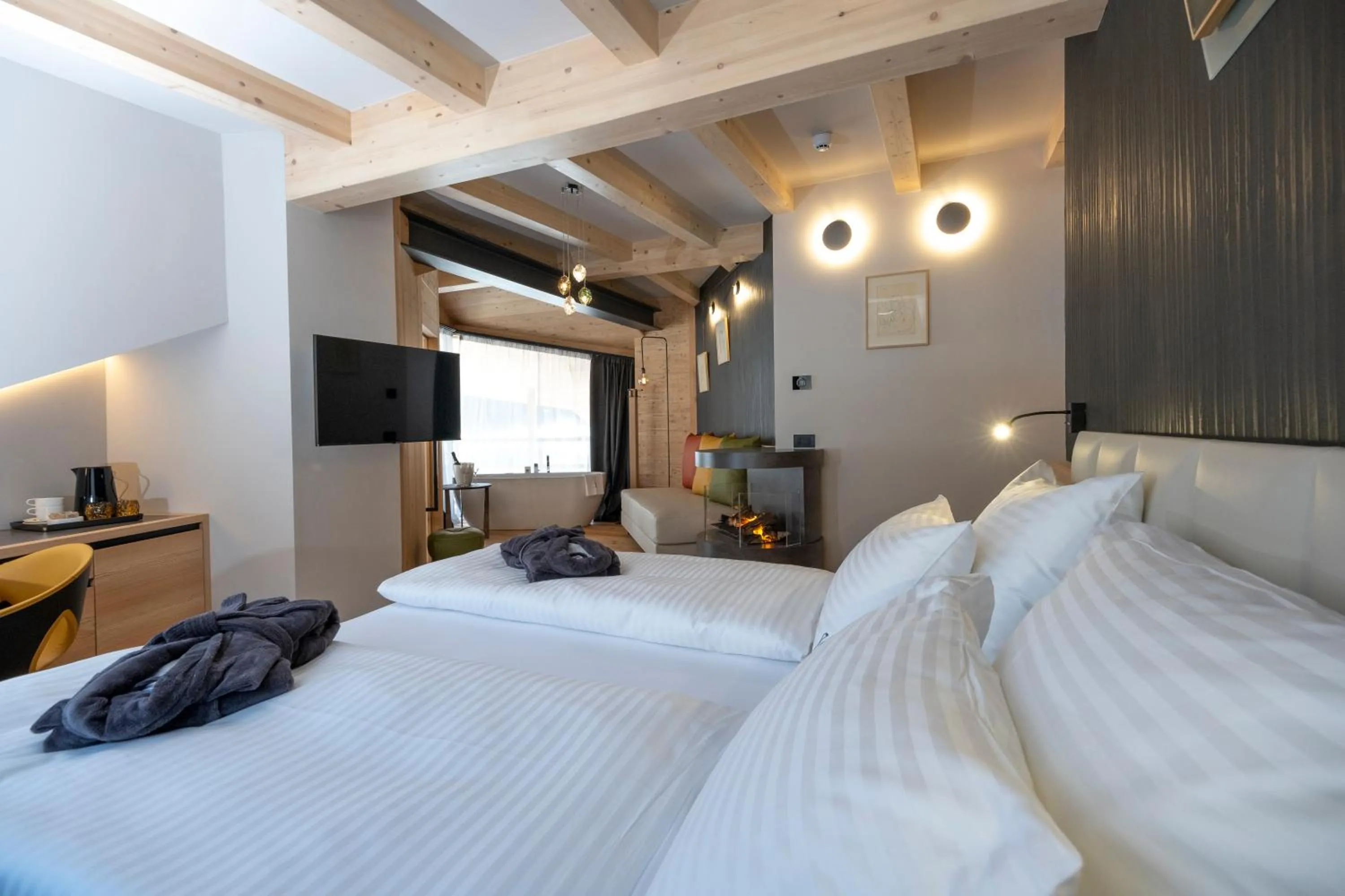 Bed in Locanda degli Artisti Art Hotel