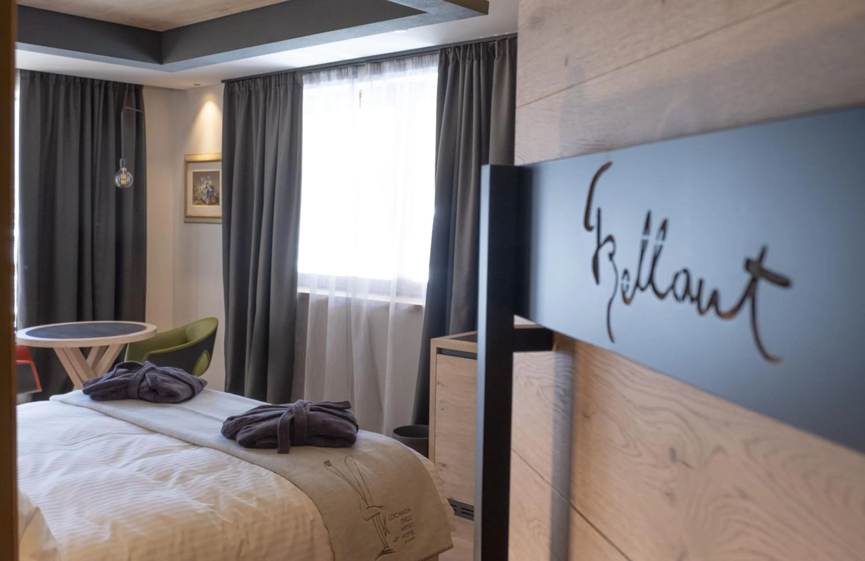 Bed in Locanda degli Artisti Art Hotel