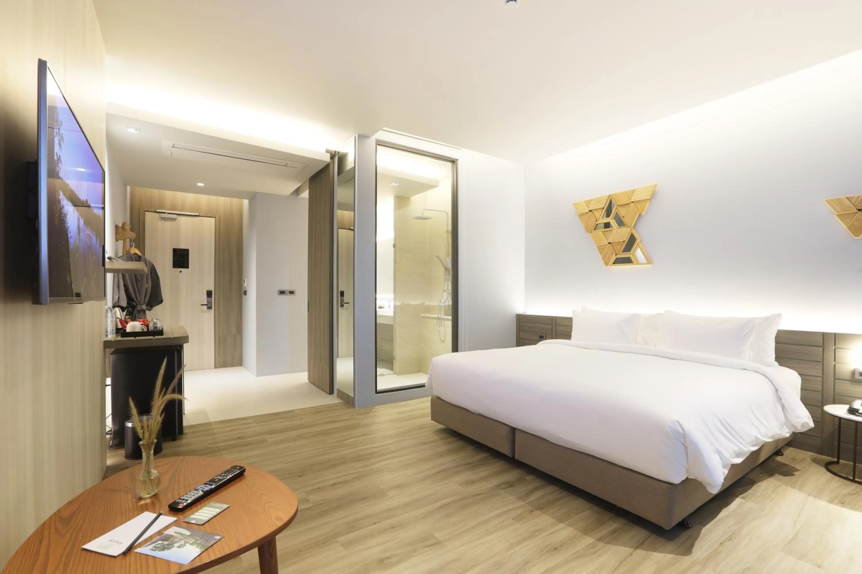 TV and multimedia, Bed in The Signature Hotel Airport