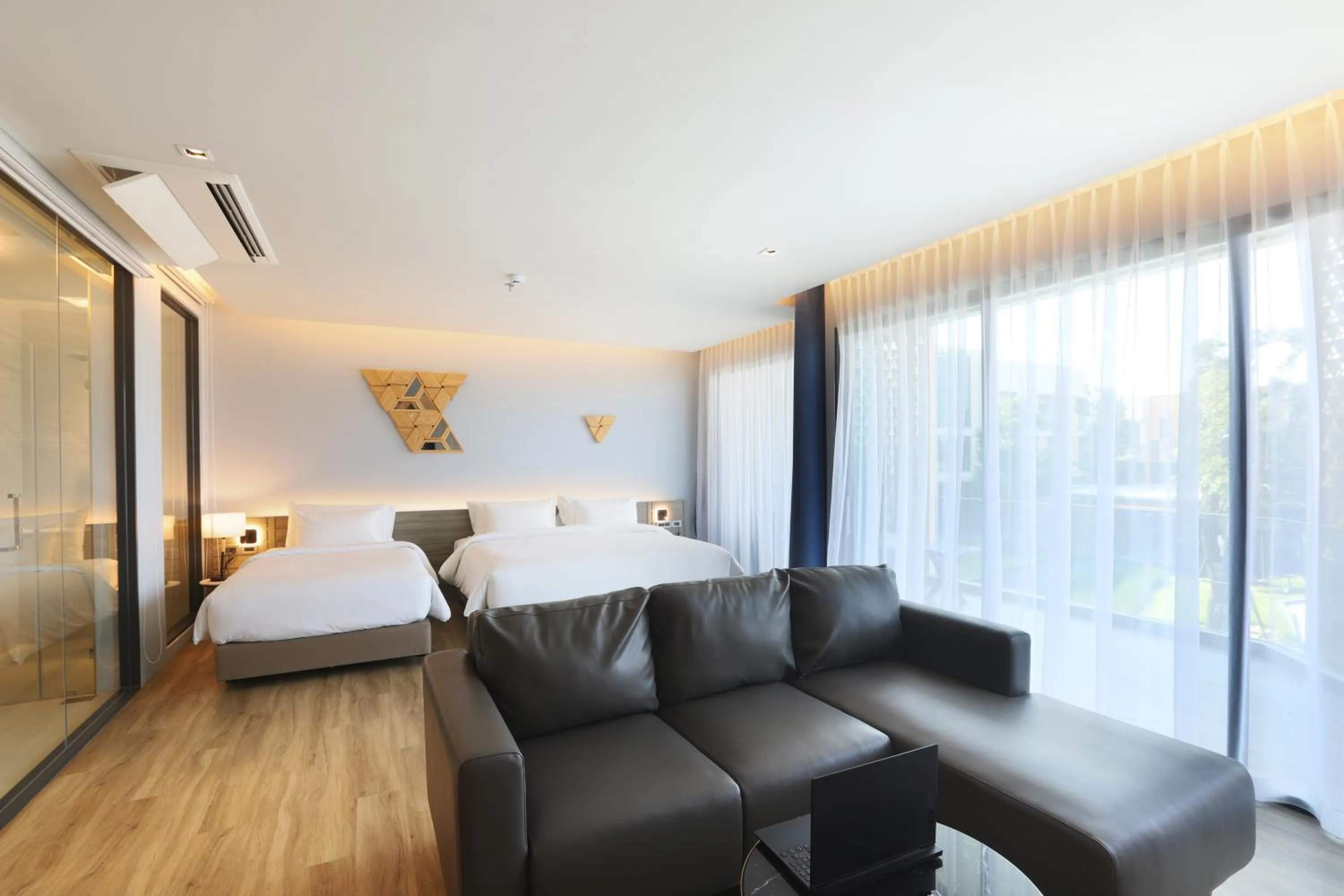 Living room, Bed in The Signature Hotel Airport