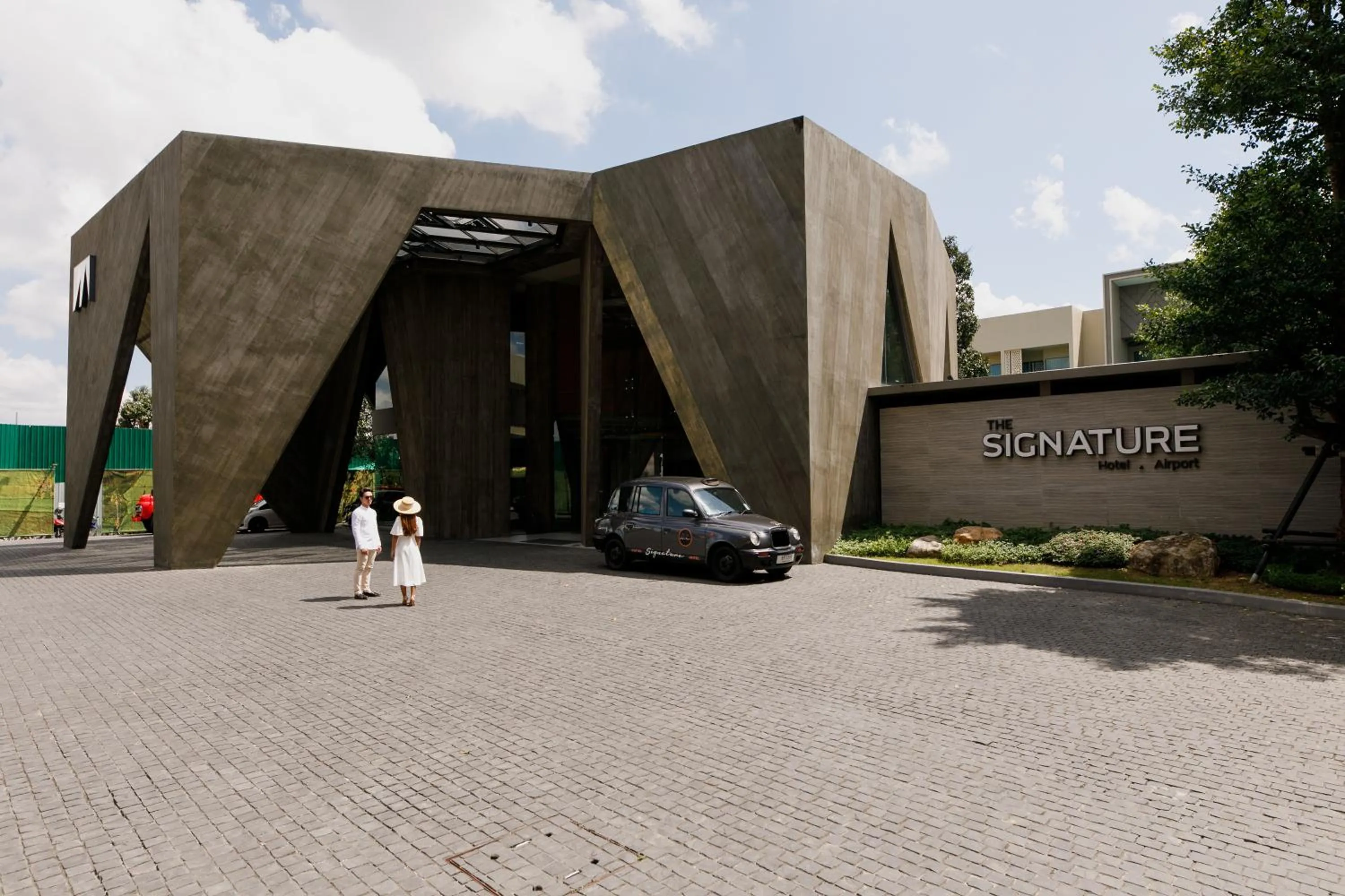 Facade/entrance in The Signature Hotel Airport