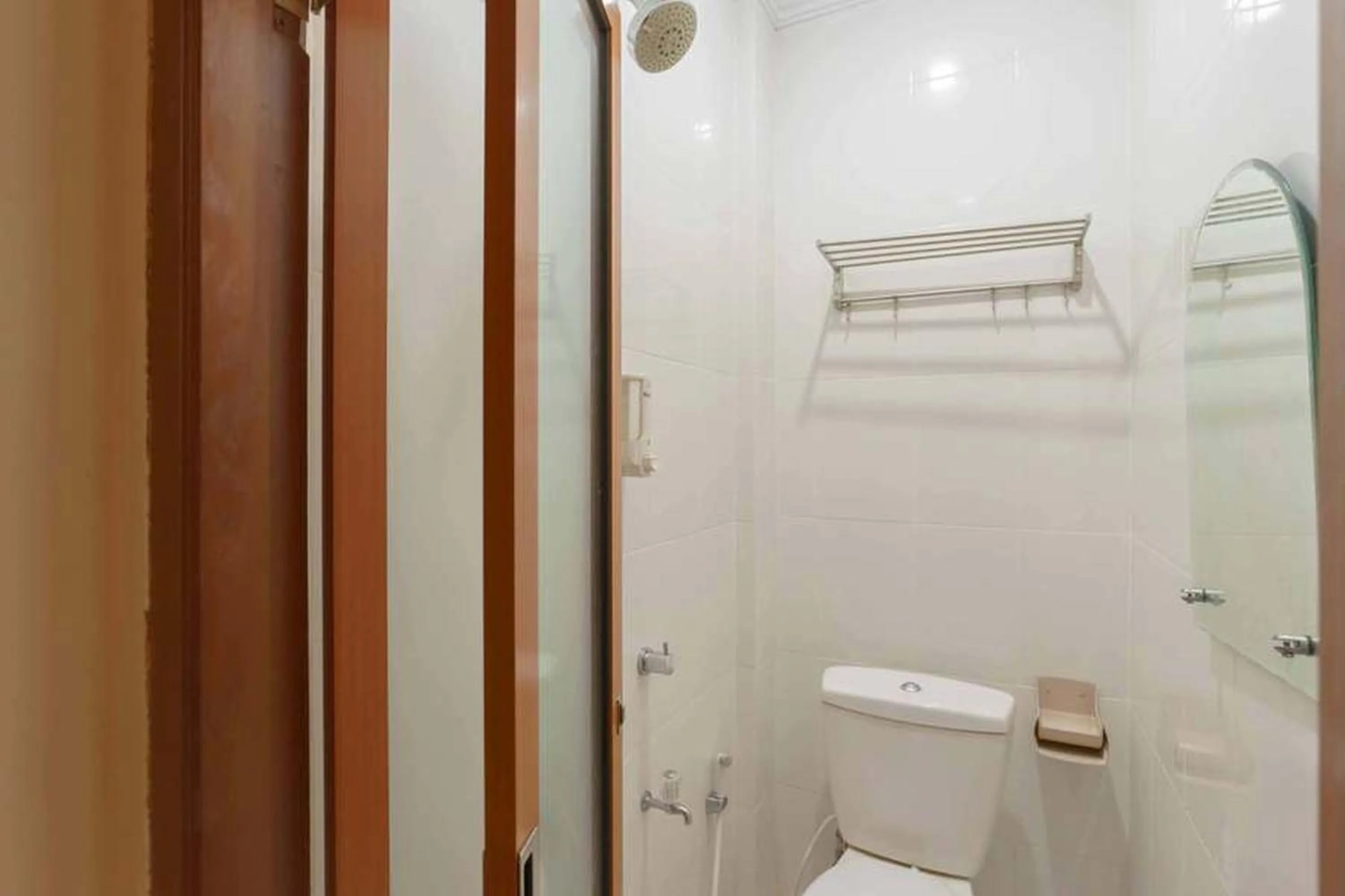 Bathroom in Queen Inn Batam RedPartner