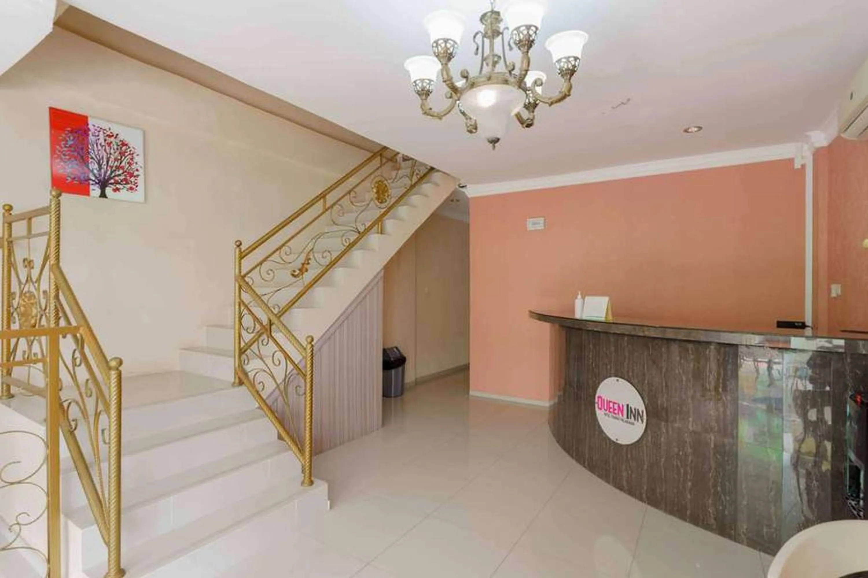 Lobby or reception in Queen Inn Batam RedPartner