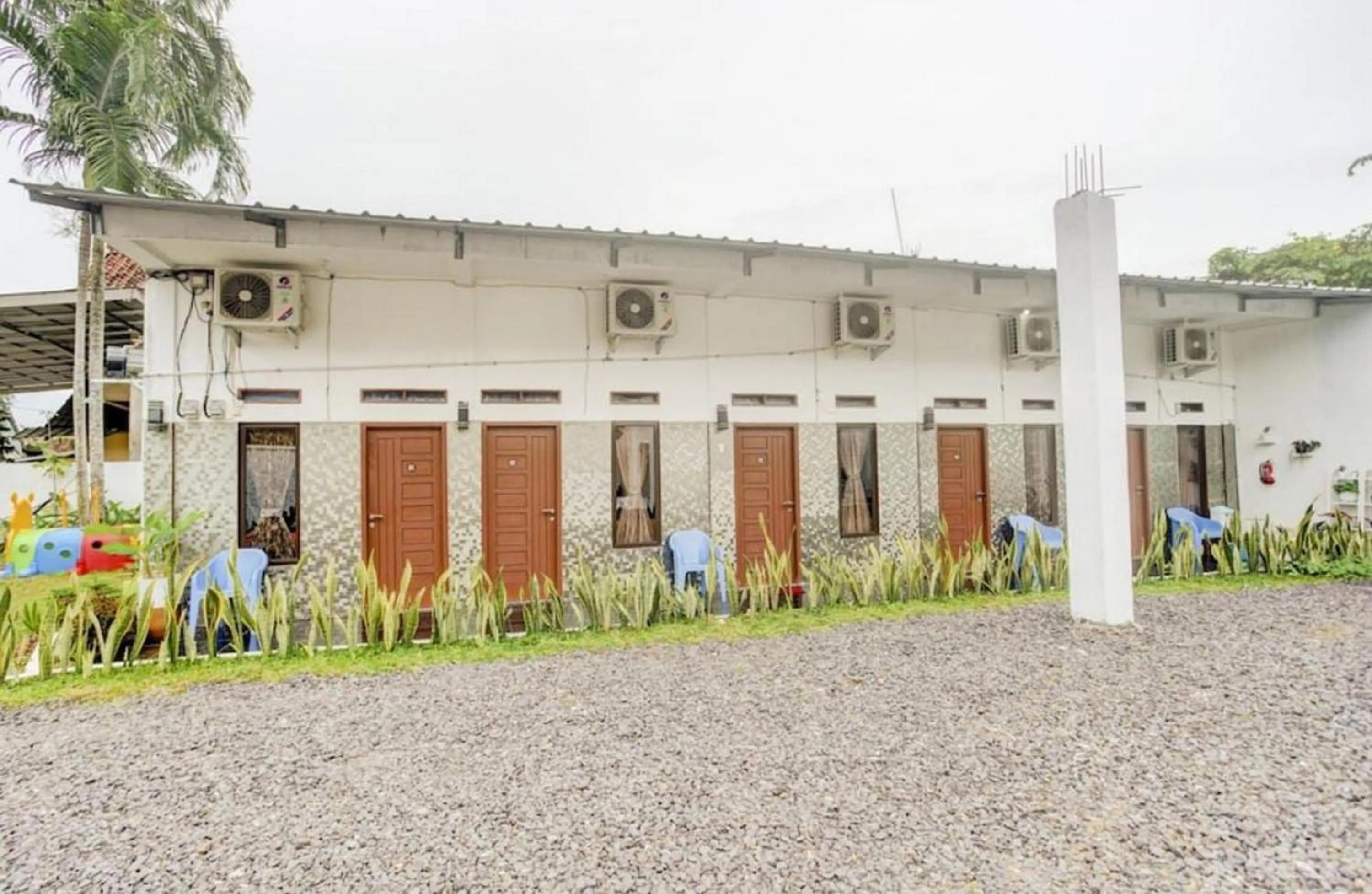 Property building in Oemah Ratu Hostel Syariah RedPartner