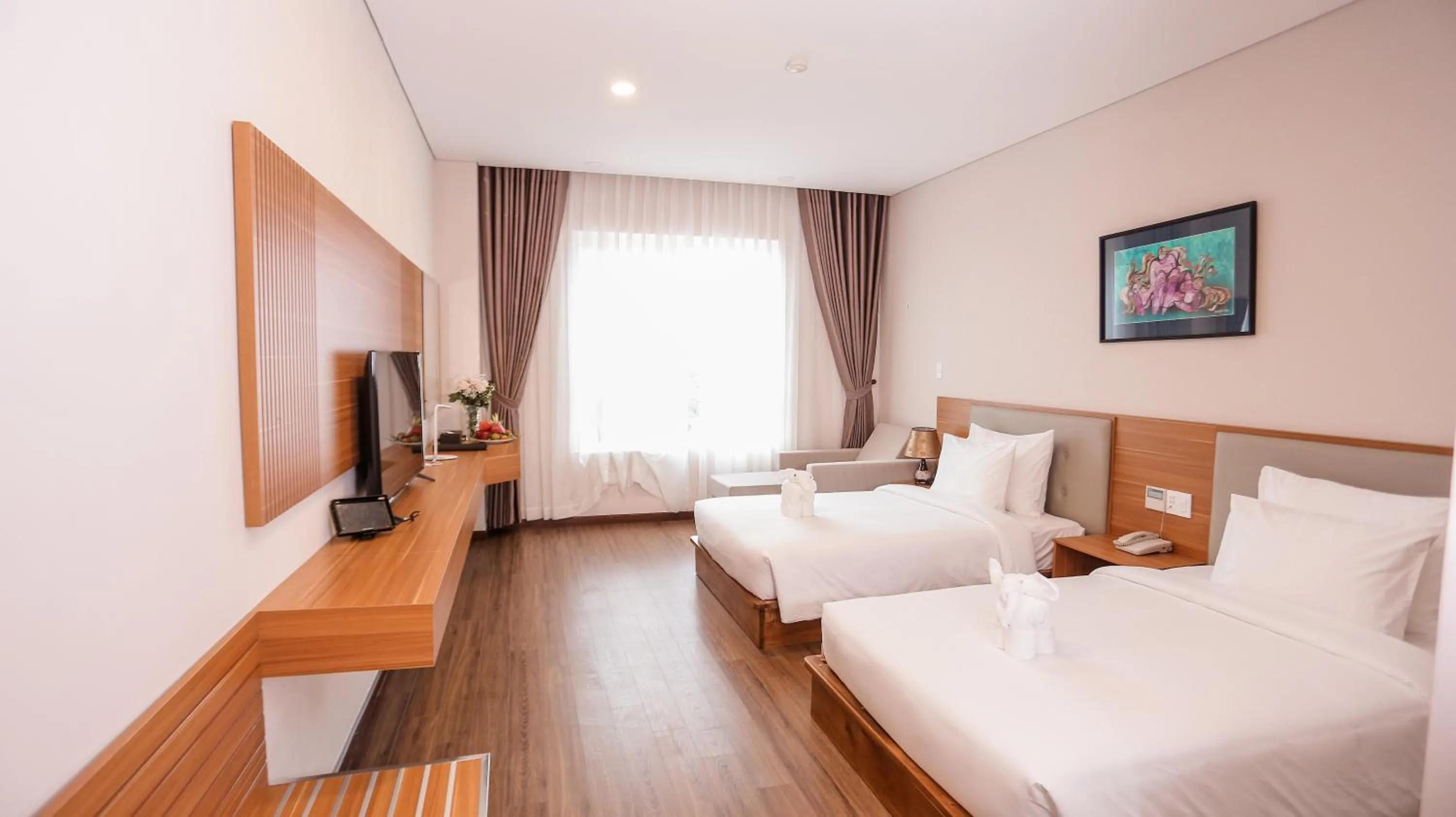 Photo of the whole room, Bed in Elephants Hotel