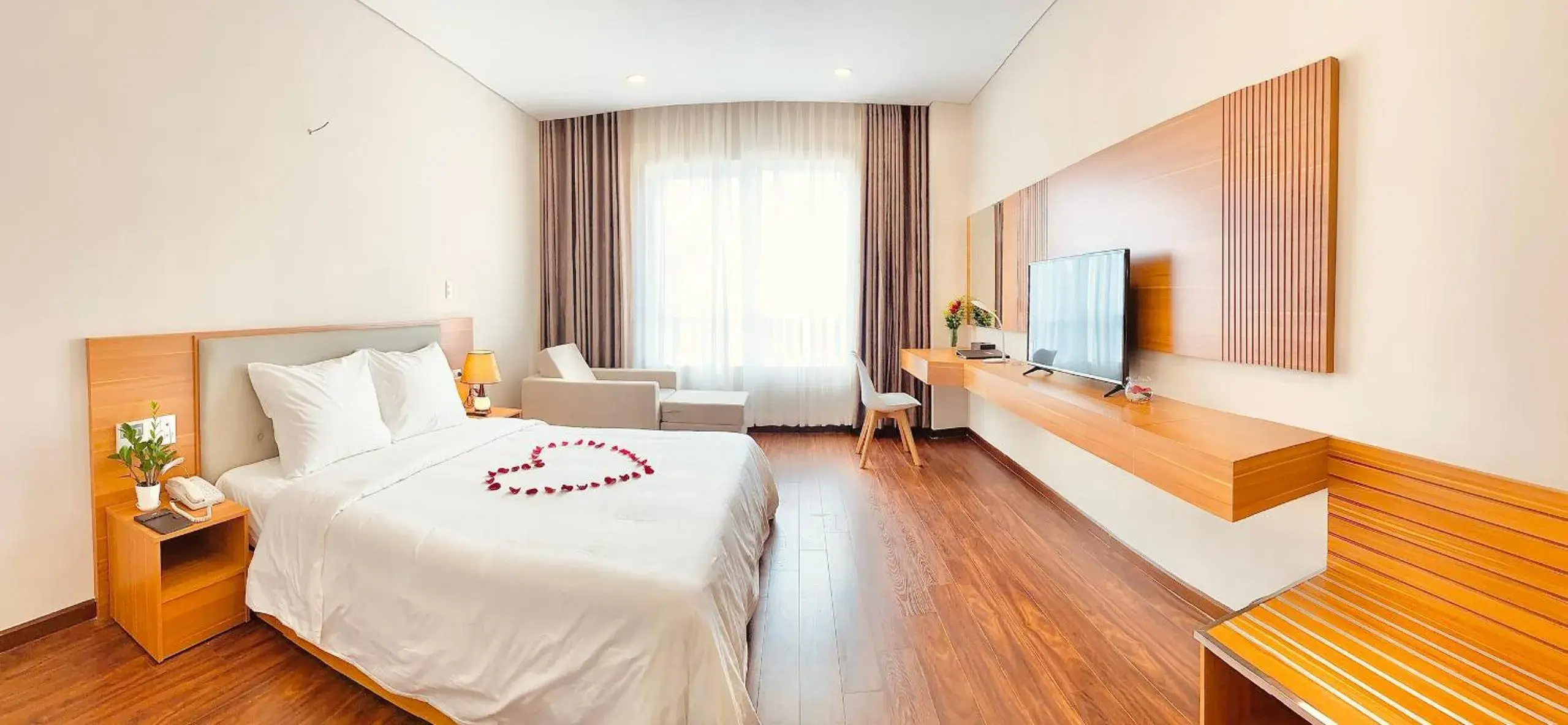 Photo of the whole room, Bed in Elephants Hotel Photo of the whole room, Bed in Elephants Hotel