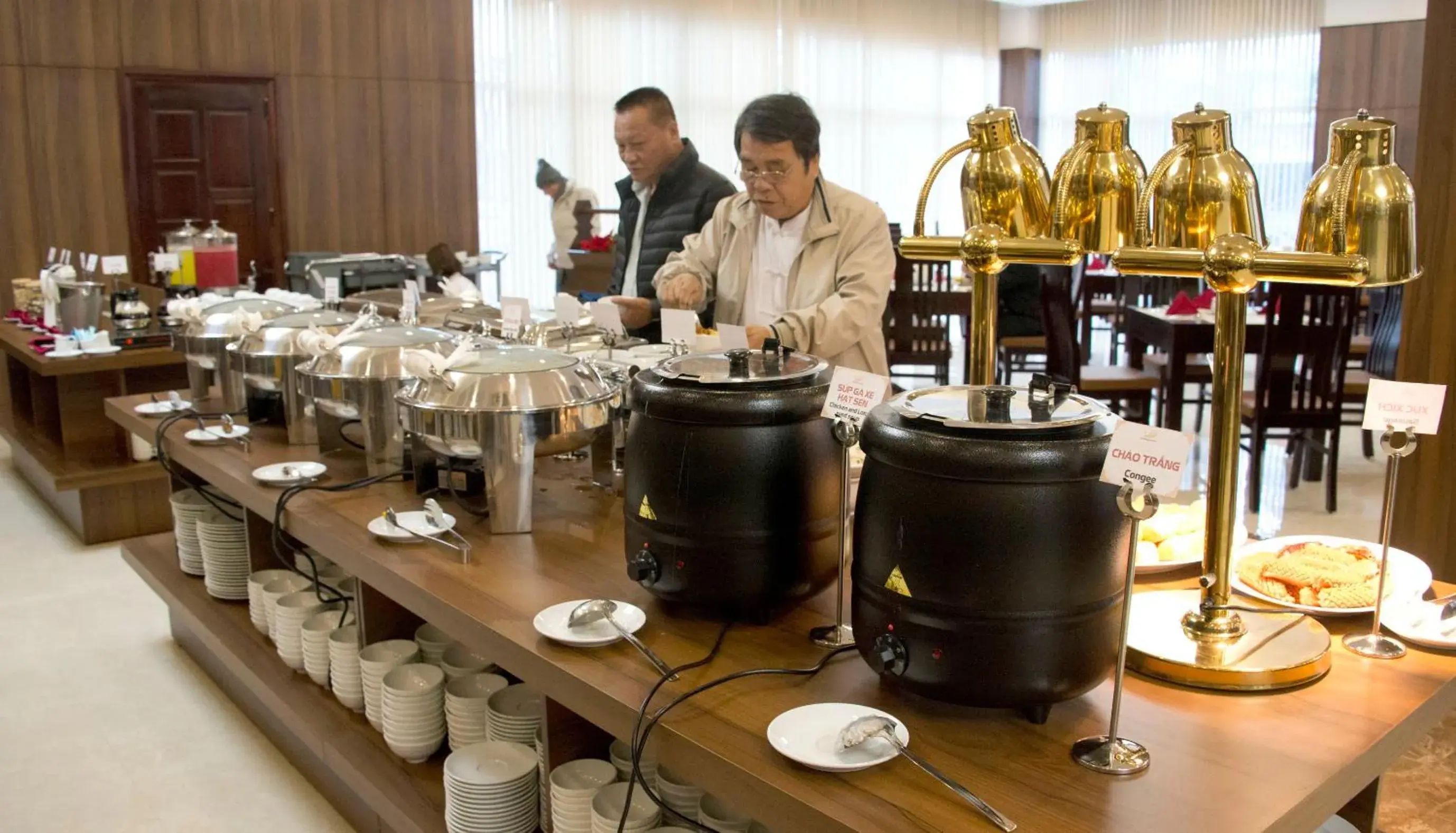 Restaurant/places to eat in Elephants Hotel Restaurant/places to eat in Elephants Hotel