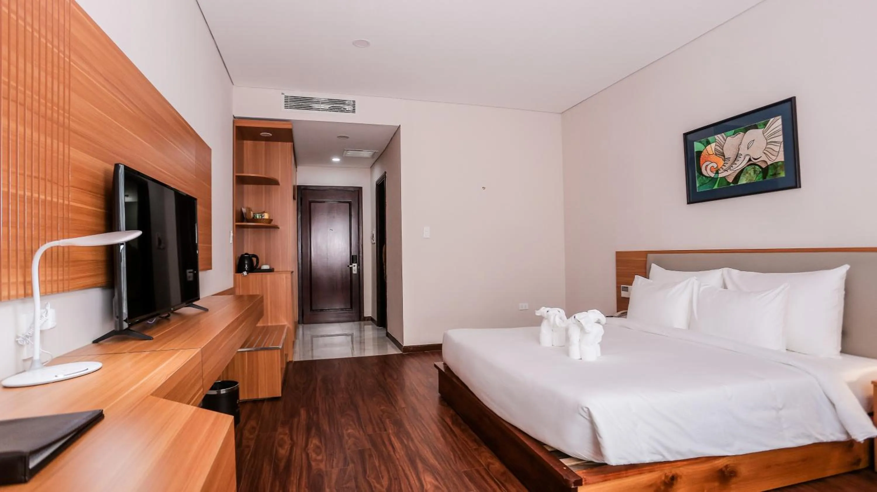 Photo of the whole room, Bed in Elephants Hotel