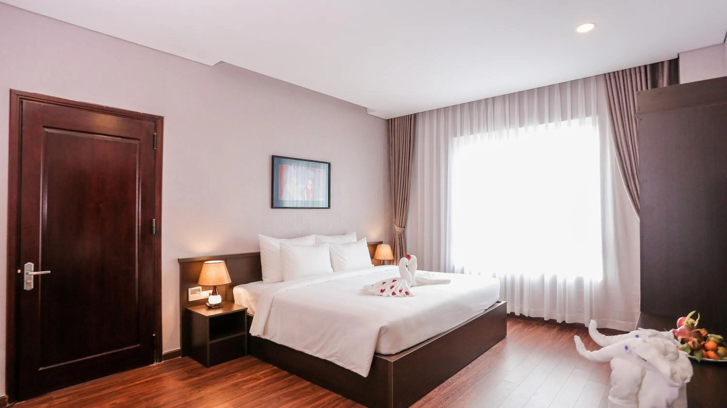 Photo of the whole room, Bed in Elephants Hotel