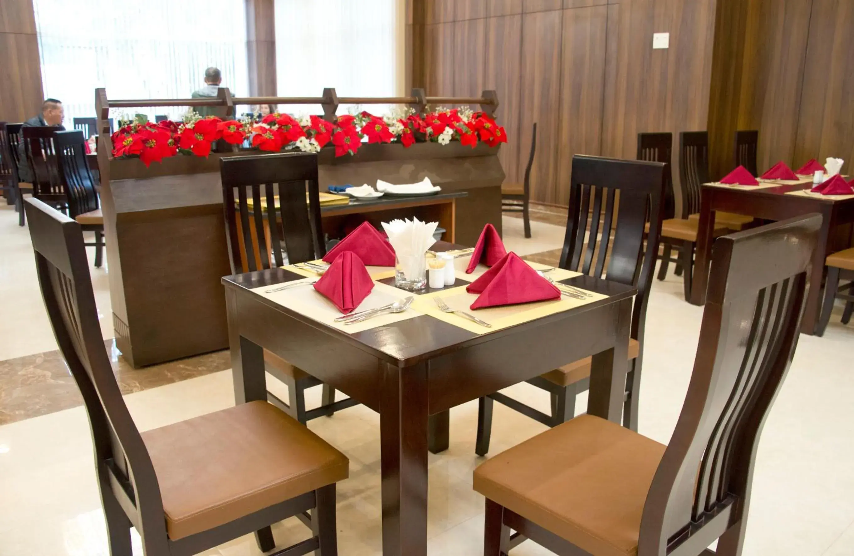 Restaurant/places to eat in Elephants Hotel Restaurant/places to eat in Elephants Hotel