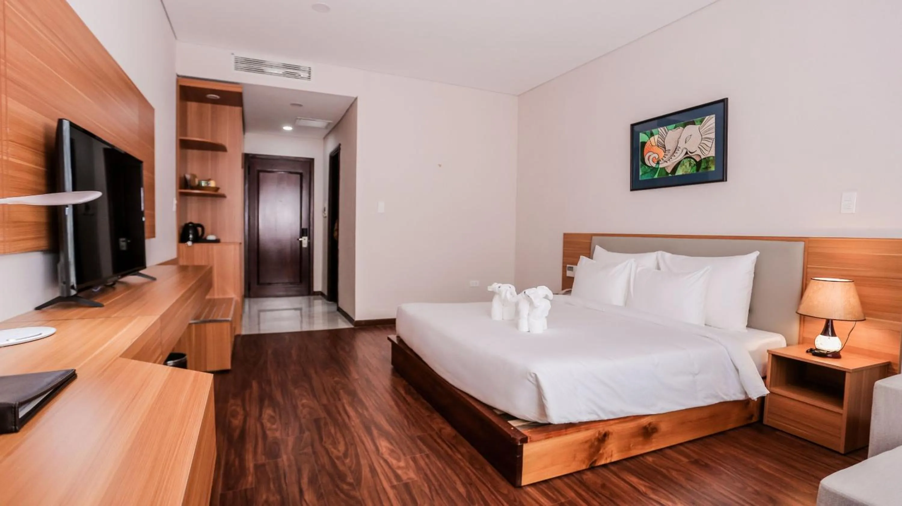 Photo of the whole room, Bed in Elephants Hotel