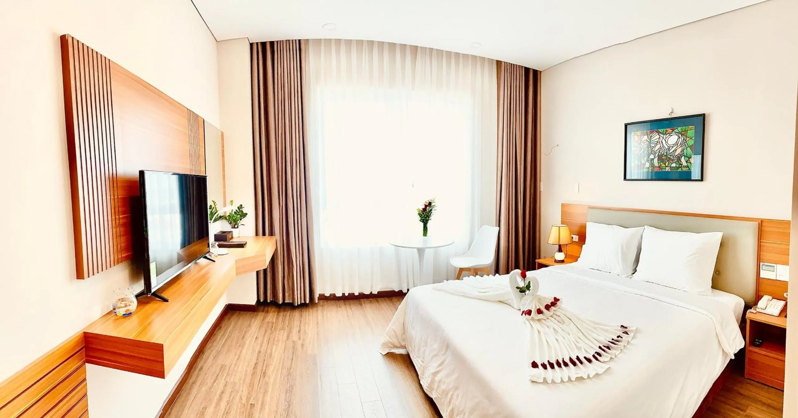 Photo of the whole room, Bed in Elephants Hotel