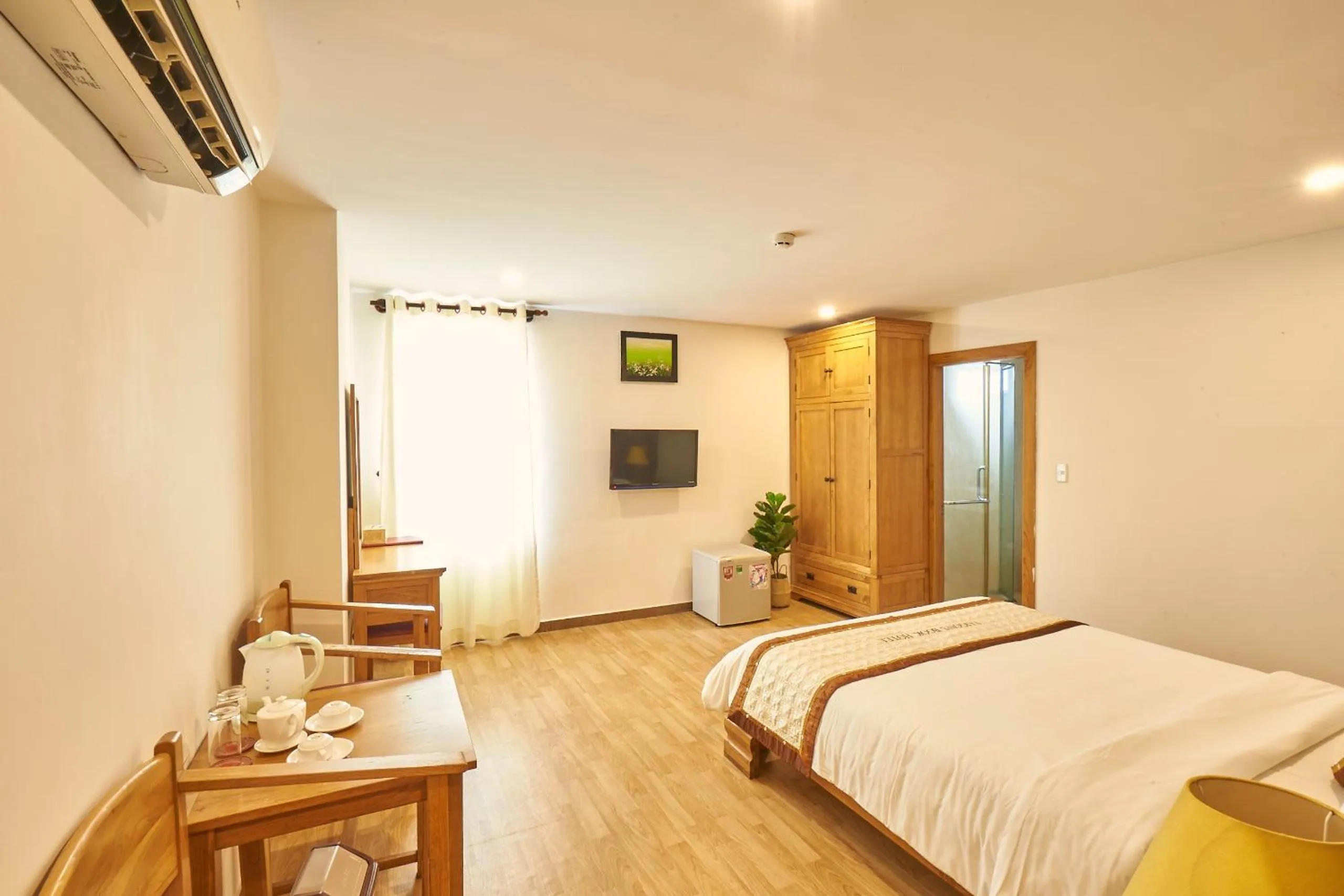 Photo of the whole room, Bed in Sai Gon's Book Hotel - The Airport Front