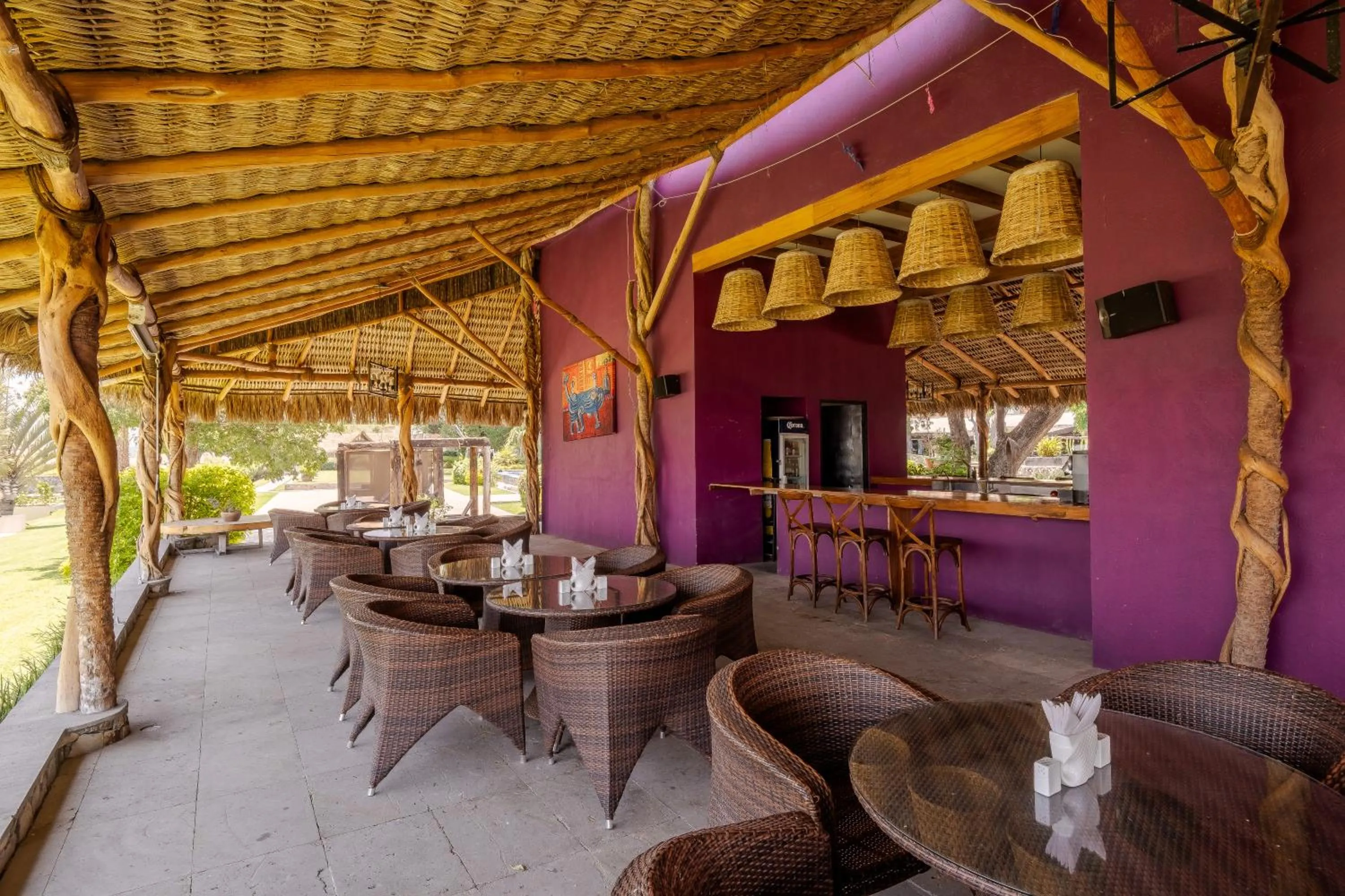 Restaurant/places to eat in Nimue Marina Residence