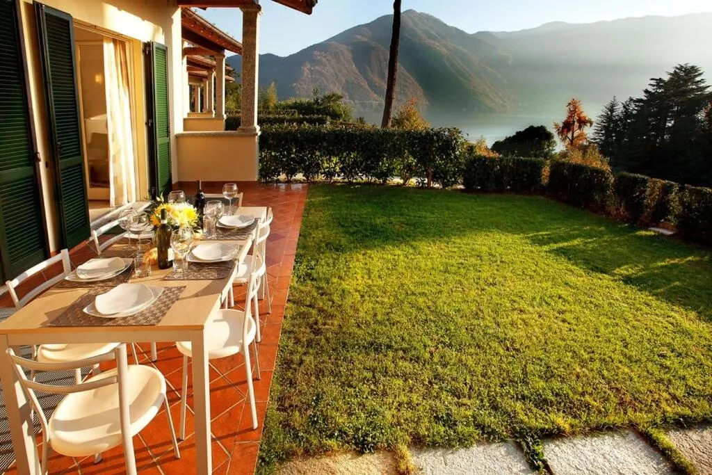 Garden in Tremezzo Residence 3-1 of 11 apartments in an exclusive residence by Italian Apartments