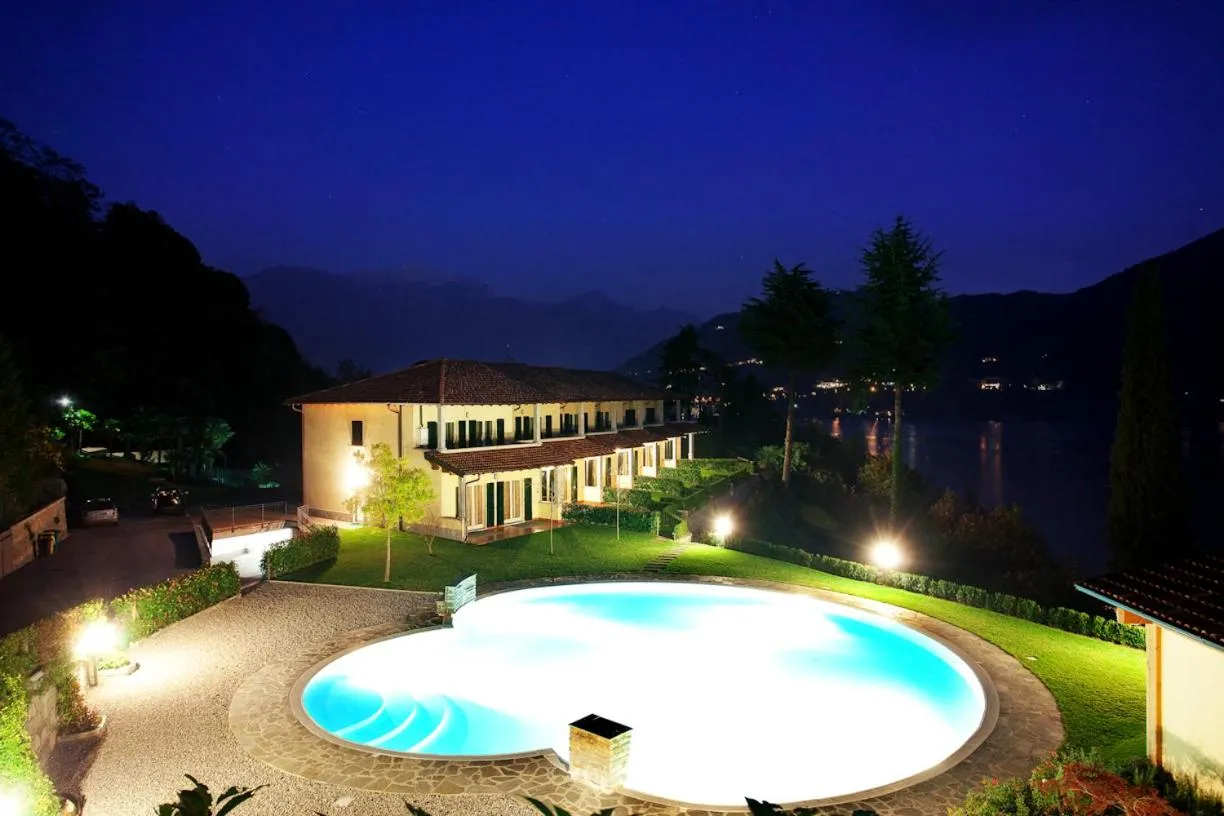 Night in Tremezzo Residence 3-1 of 11 apartments in an exclusive residence by Italian Apartments