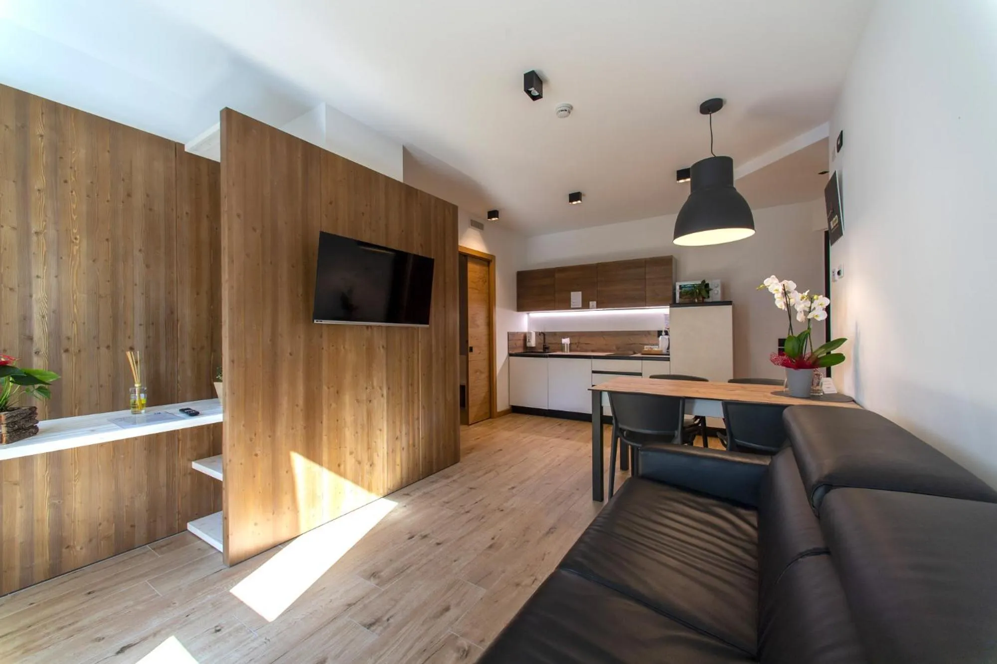 TV and multimedia in YUGOGO PELLICO 8 Trento Centro