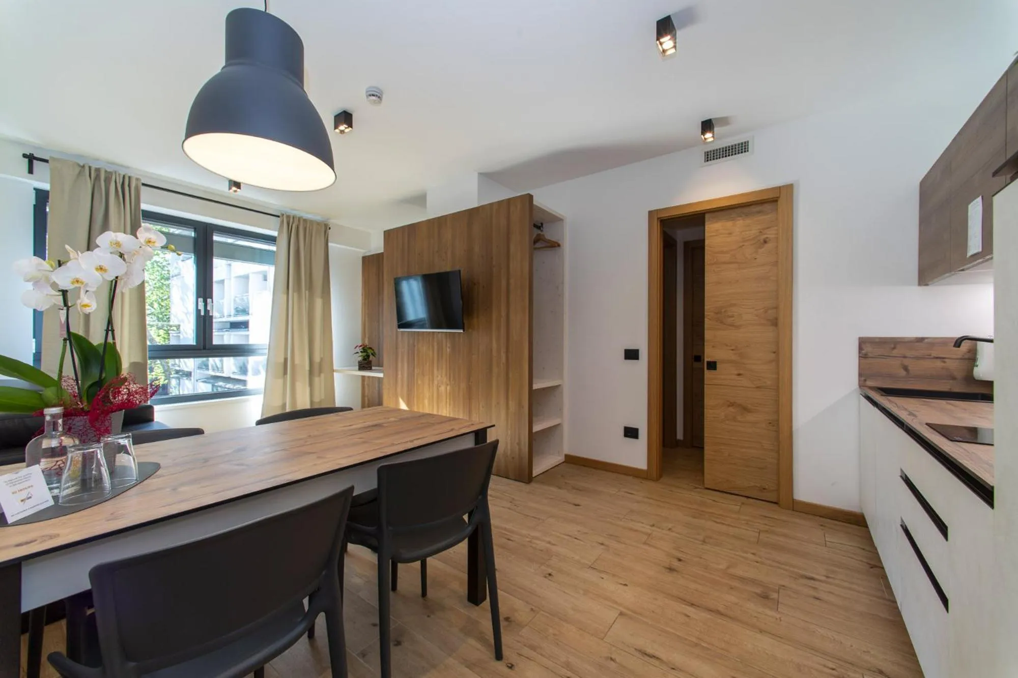 TV and multimedia in YUGOGO PELLICO 8 Trento Centro