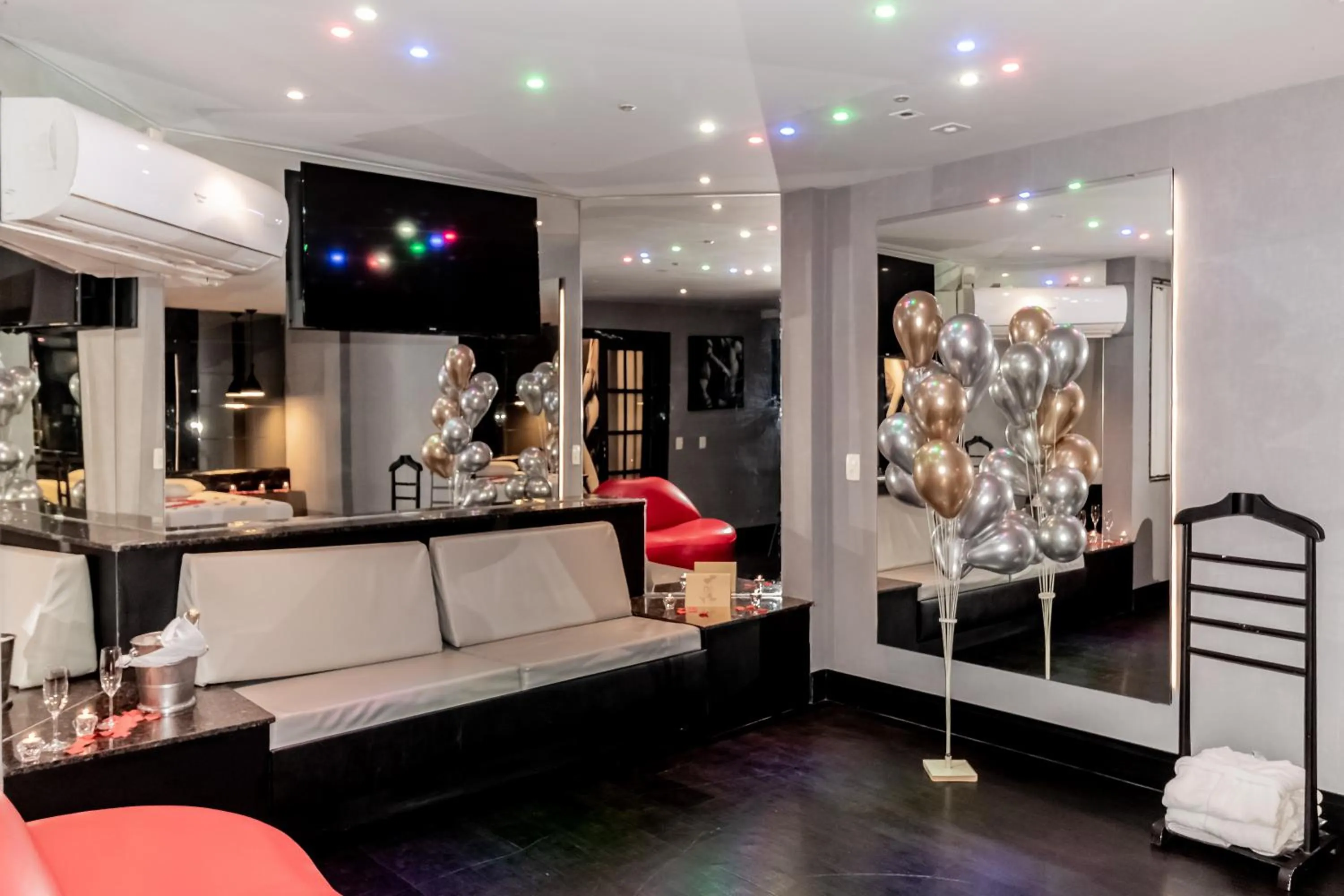 BAMBINA HOTEL -Adultos Somente