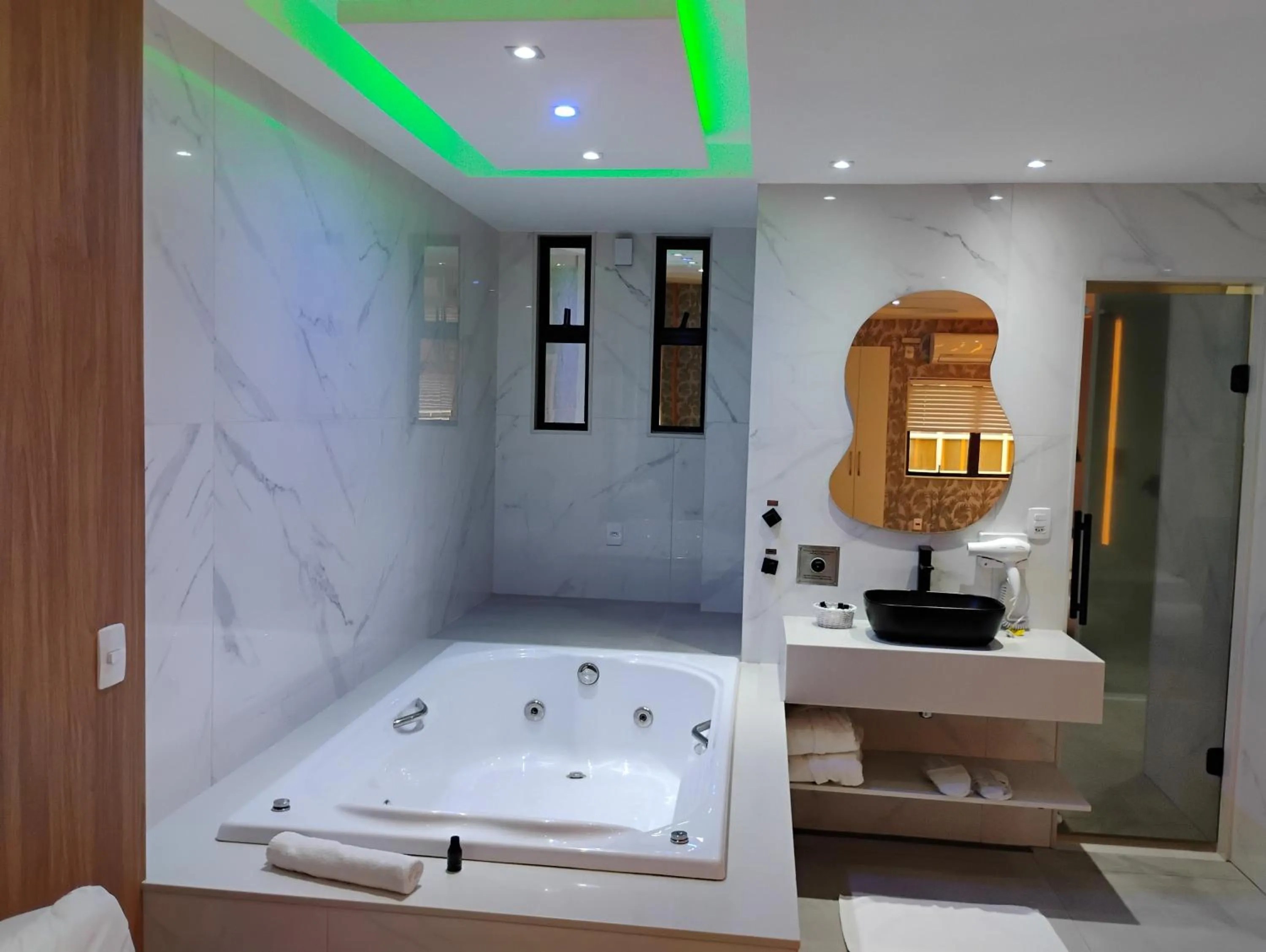 BAMBINA HOTEL -Adultos Somente