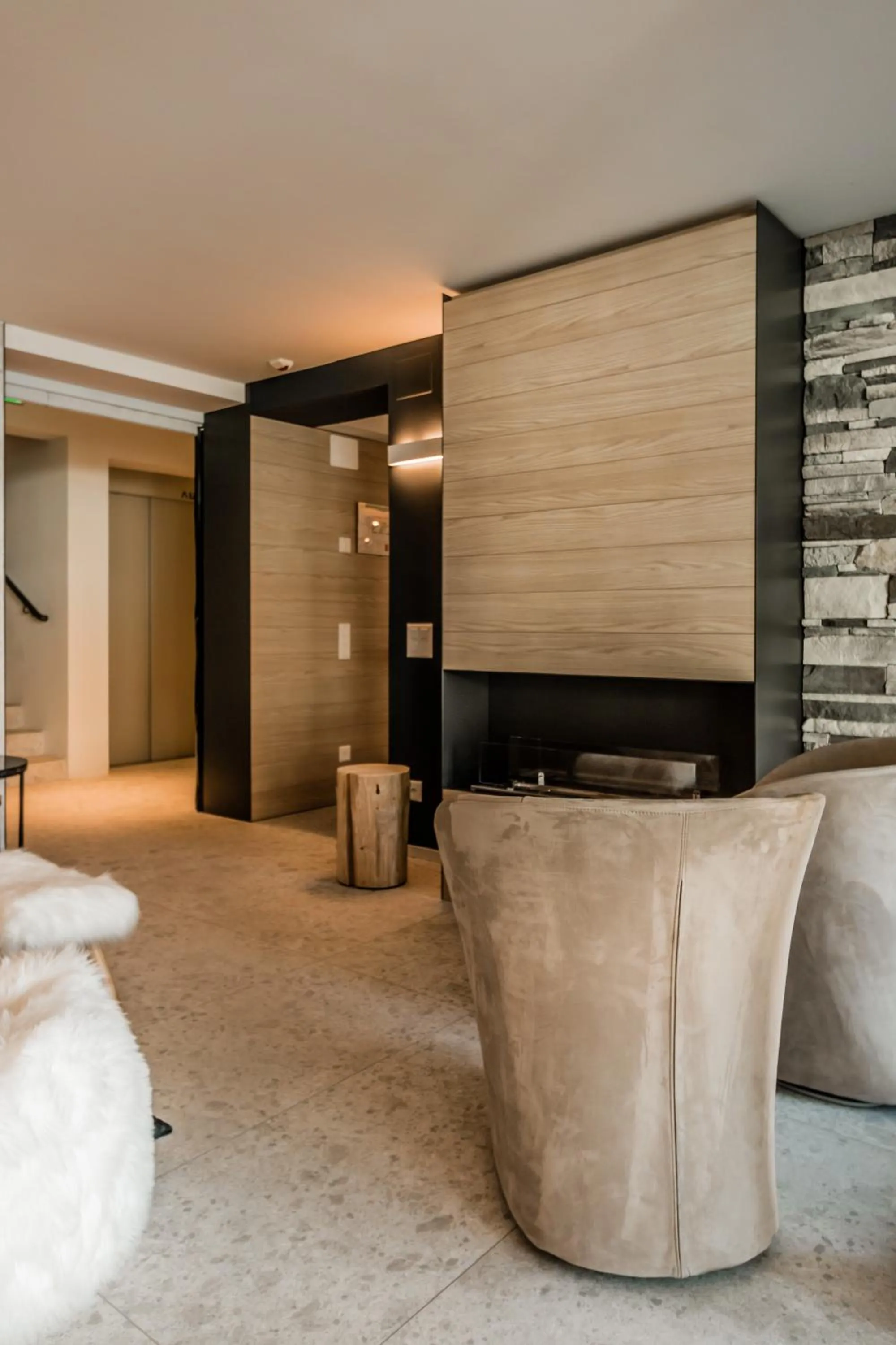 Lobby or reception in The Base Andermatt