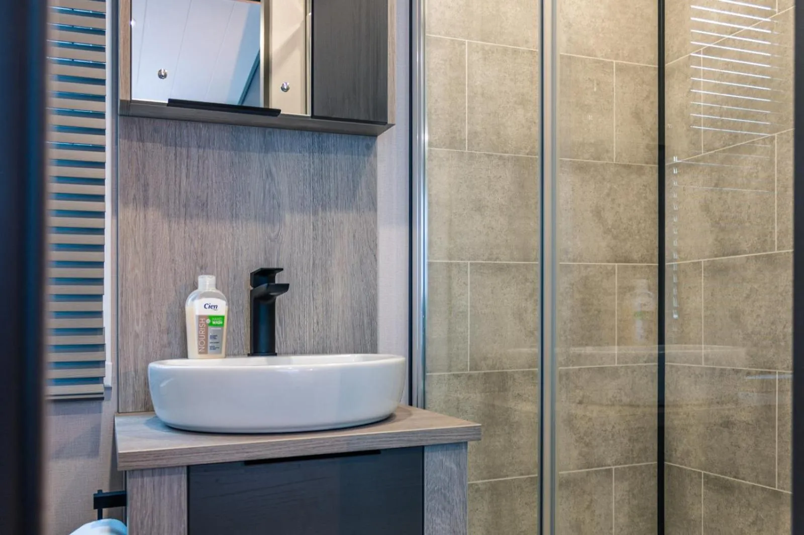 Bathroom in JJs Lodge Lakewood