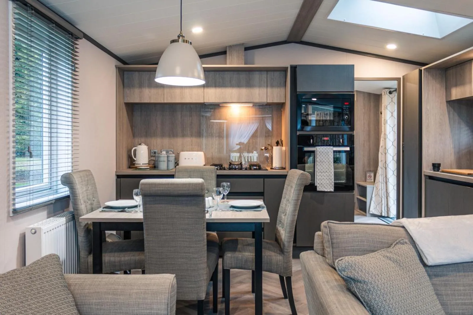 Dining area in JJs Lodge Lakewood