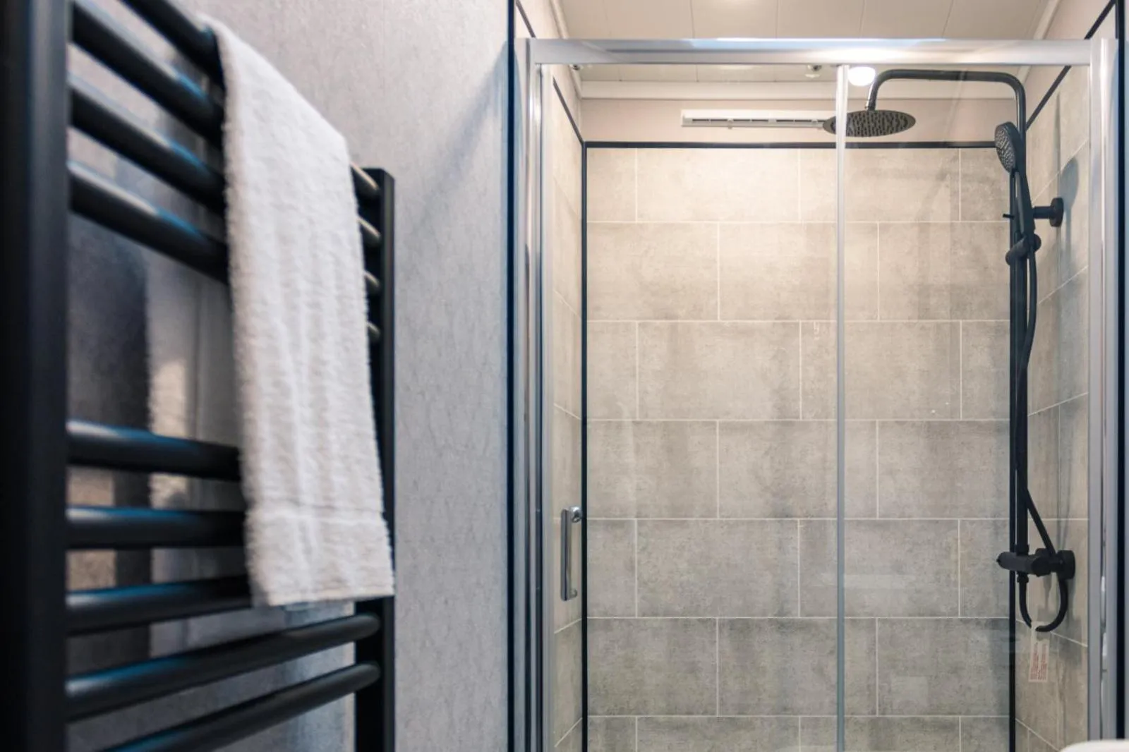 Bathroom in JJs Lodge Lakewood