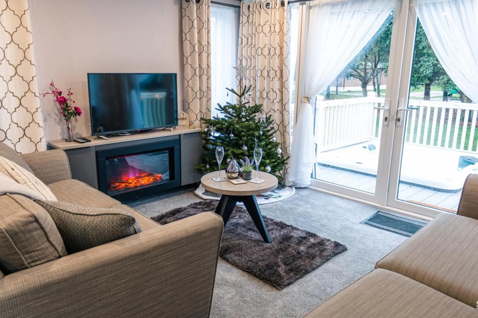 TV and multimedia in JJs Lodge Lakewood